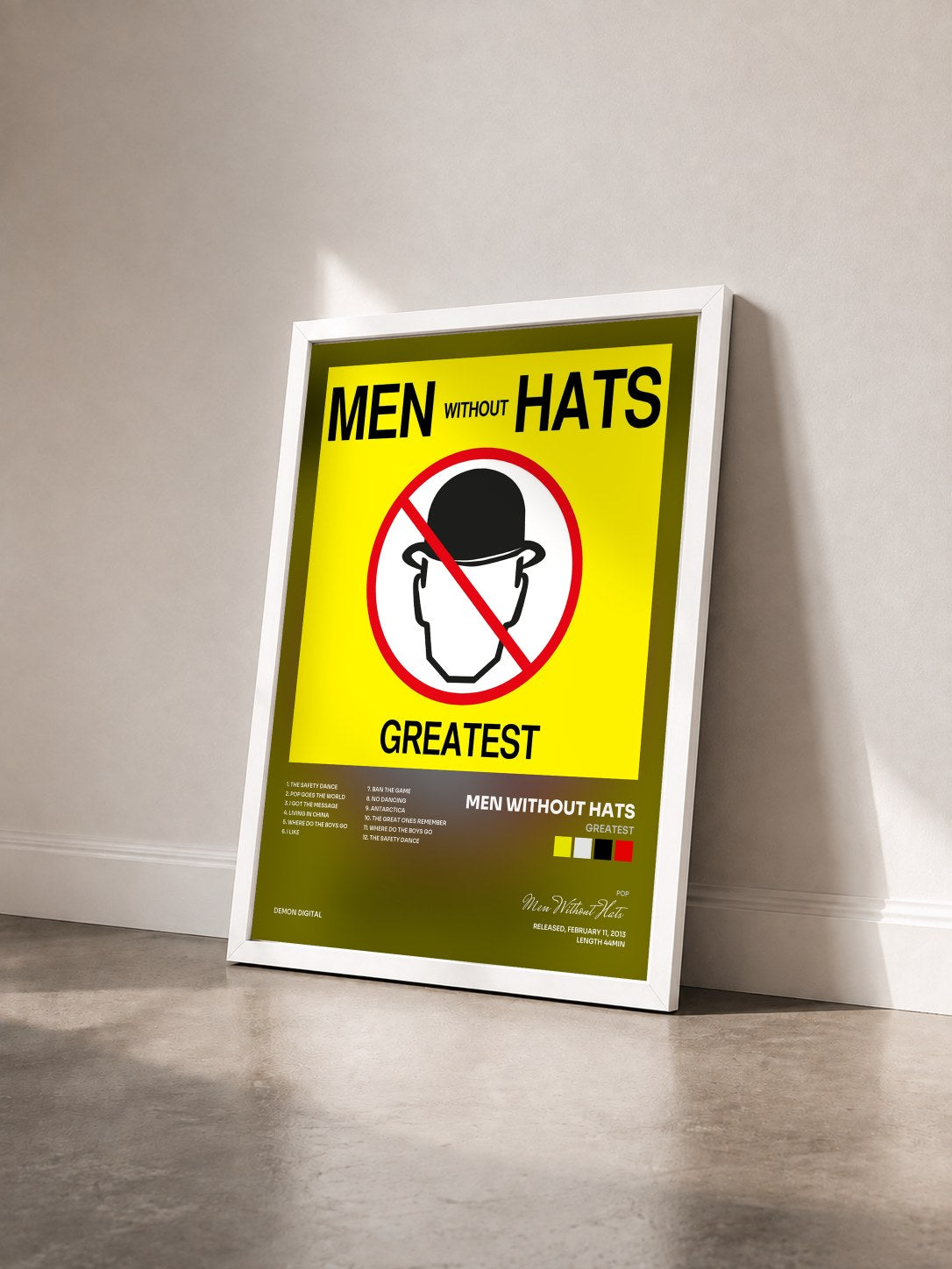 #blanc Tableau de l'album Greatest de Men Without Hats vu de trois quarts, cadre blanc