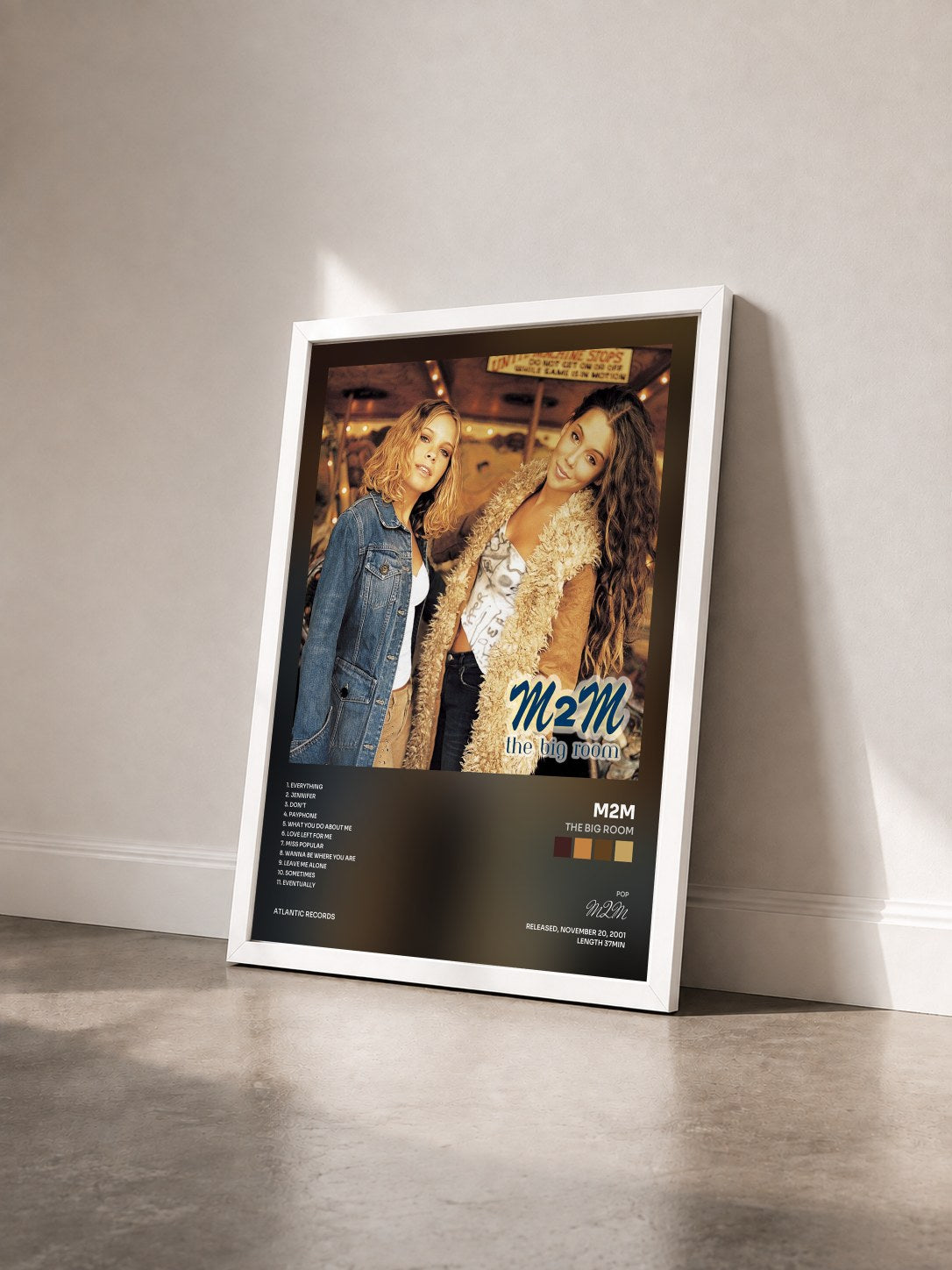 #blanc Tableau de l'album The Big Room de M2M vu de trois quarts, cadre blanc