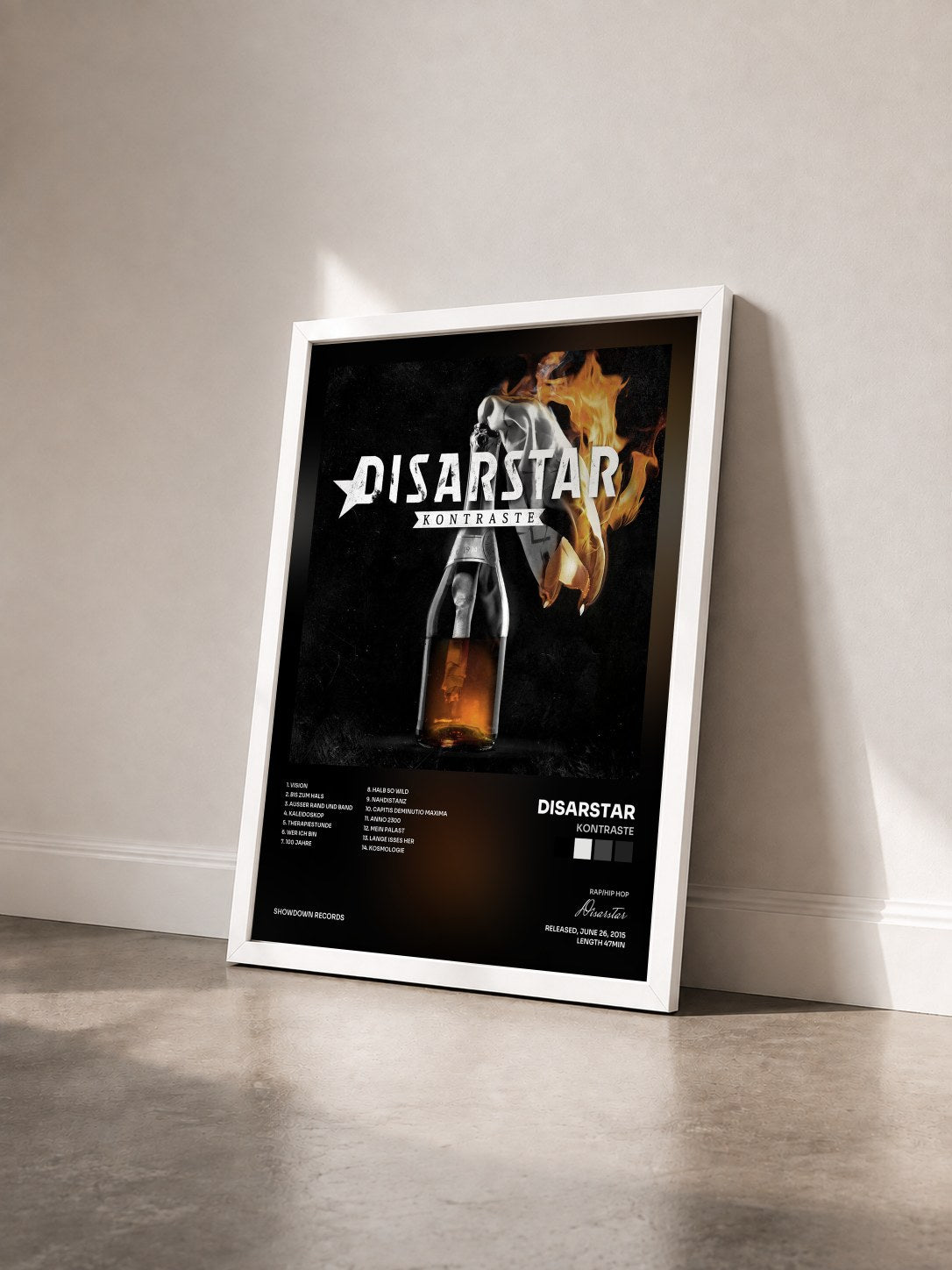 #blanc Tableau de l'album Kontraste de Disarstar vu de trois quarts, cadre blanc