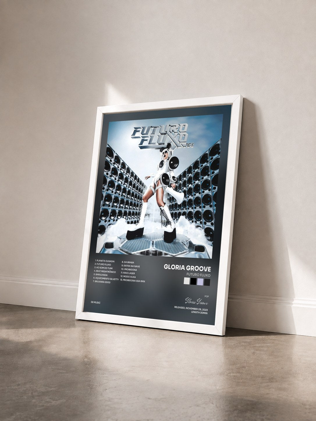 #blanc Tableau de l'album FUTURO FLUXO de Gloria Groove vu de trois quarts, cadre blanc