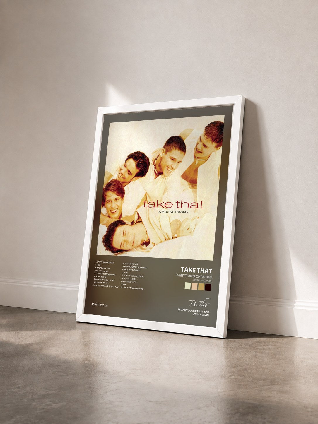 #blanc Tableau de l'album Everything Changes (Expanded Edition) de Take That vu de trois quarts, cadre blanc