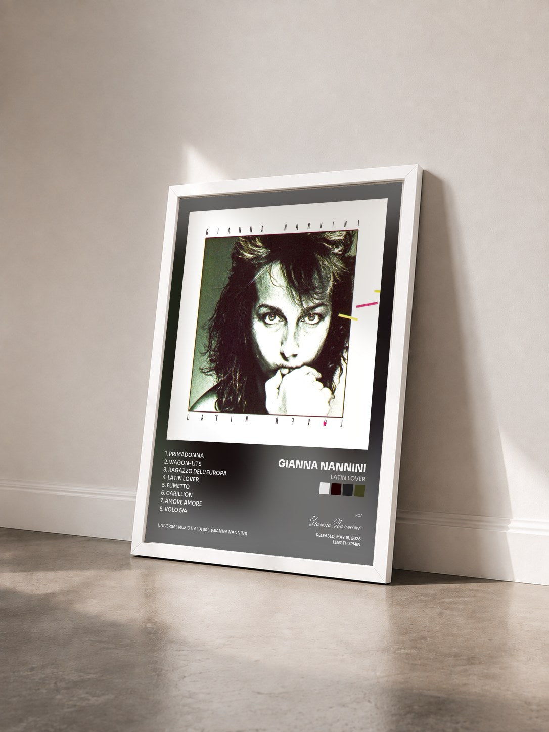 #blanc Tableau de l'album Latin Lover de Gianna Nannini vu de trois quarts, cadre blanc