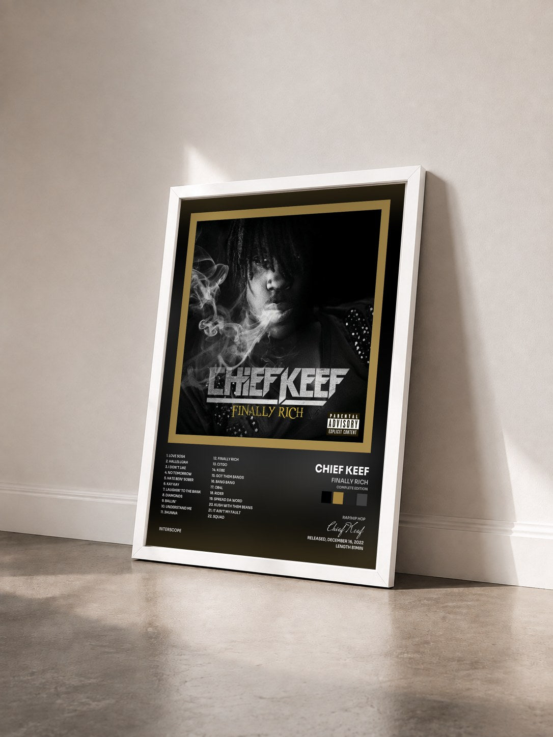 #blanc Tableau de l'album Finally Rich (Complete Edition) de Chief Keef vu de trois quarts, cadre blanc