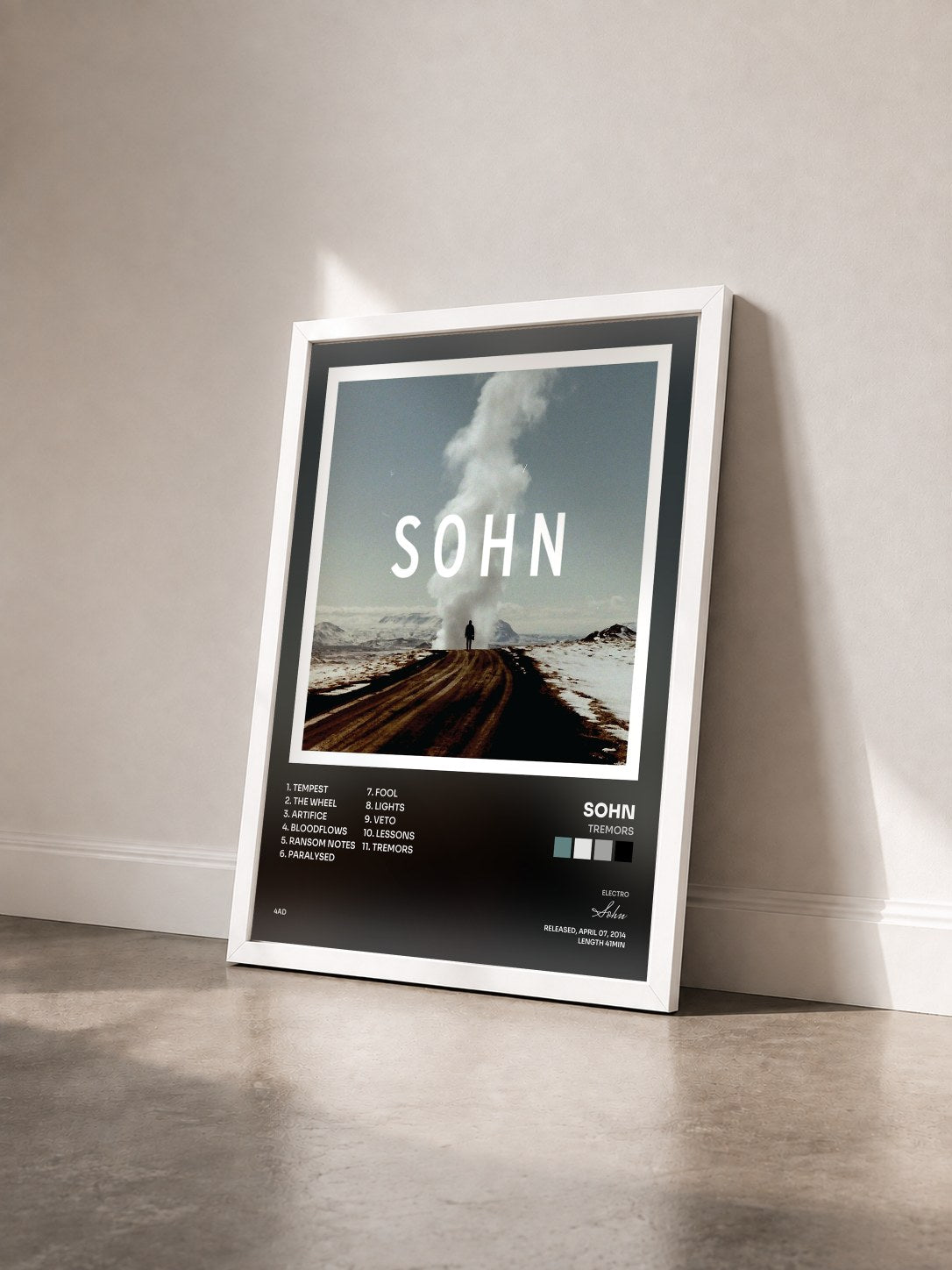 #blanc Tableau de l'album Tremors de Sohn vu de trois quarts, cadre blanc