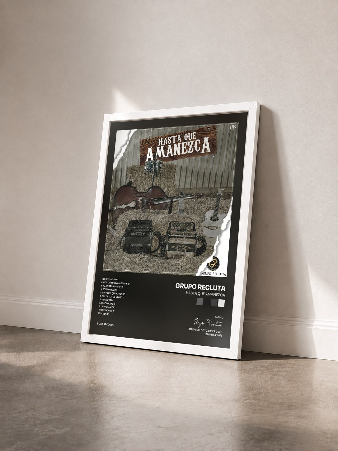 #blanc Tableau de l'album Hasta Que Amanezca de Grupo Recluta vu de trois quarts, cadre blanc