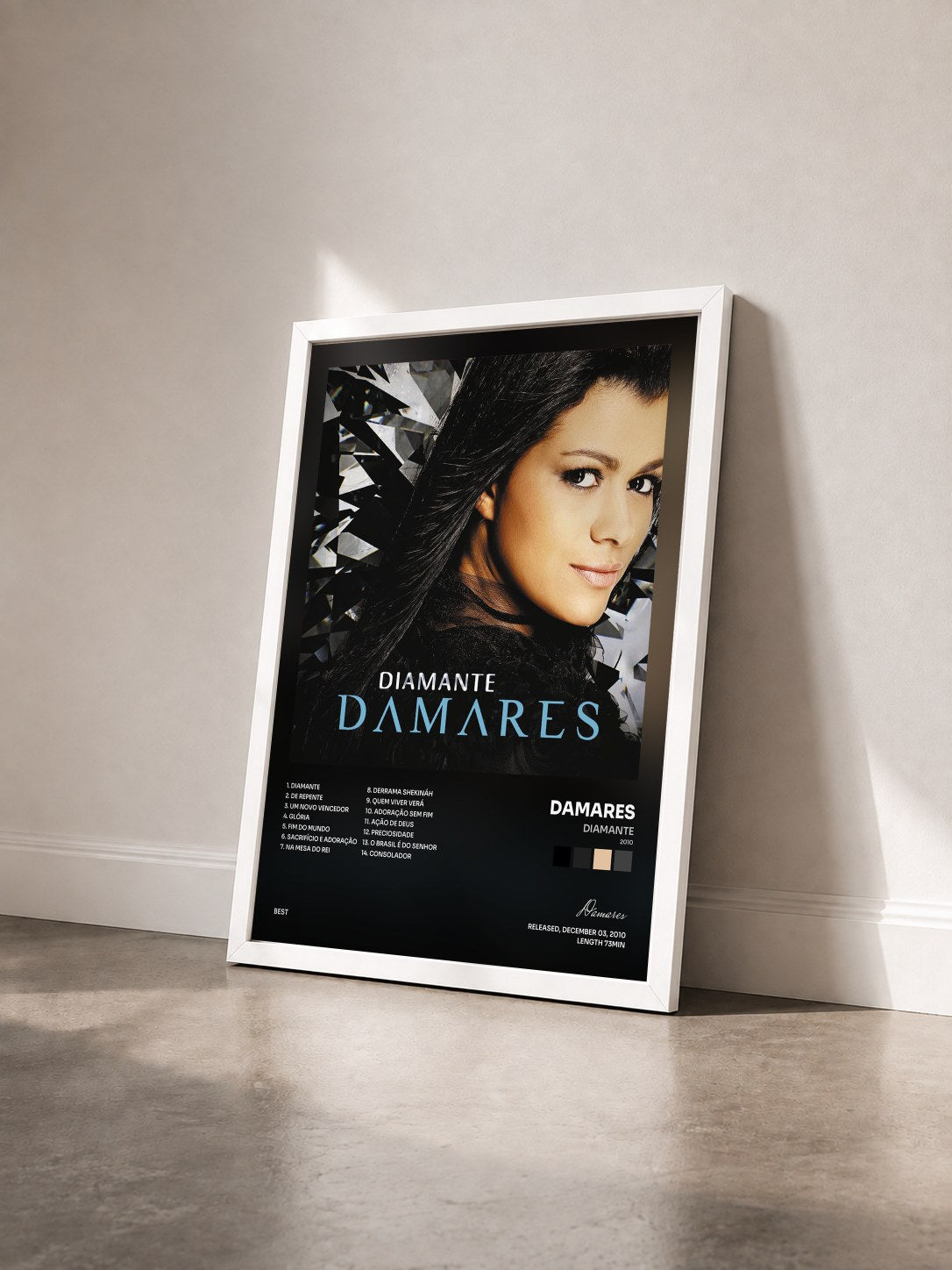 #blanc Tableau de l'album Diamante (2010) de Damares vu de trois quarts, cadre blanc