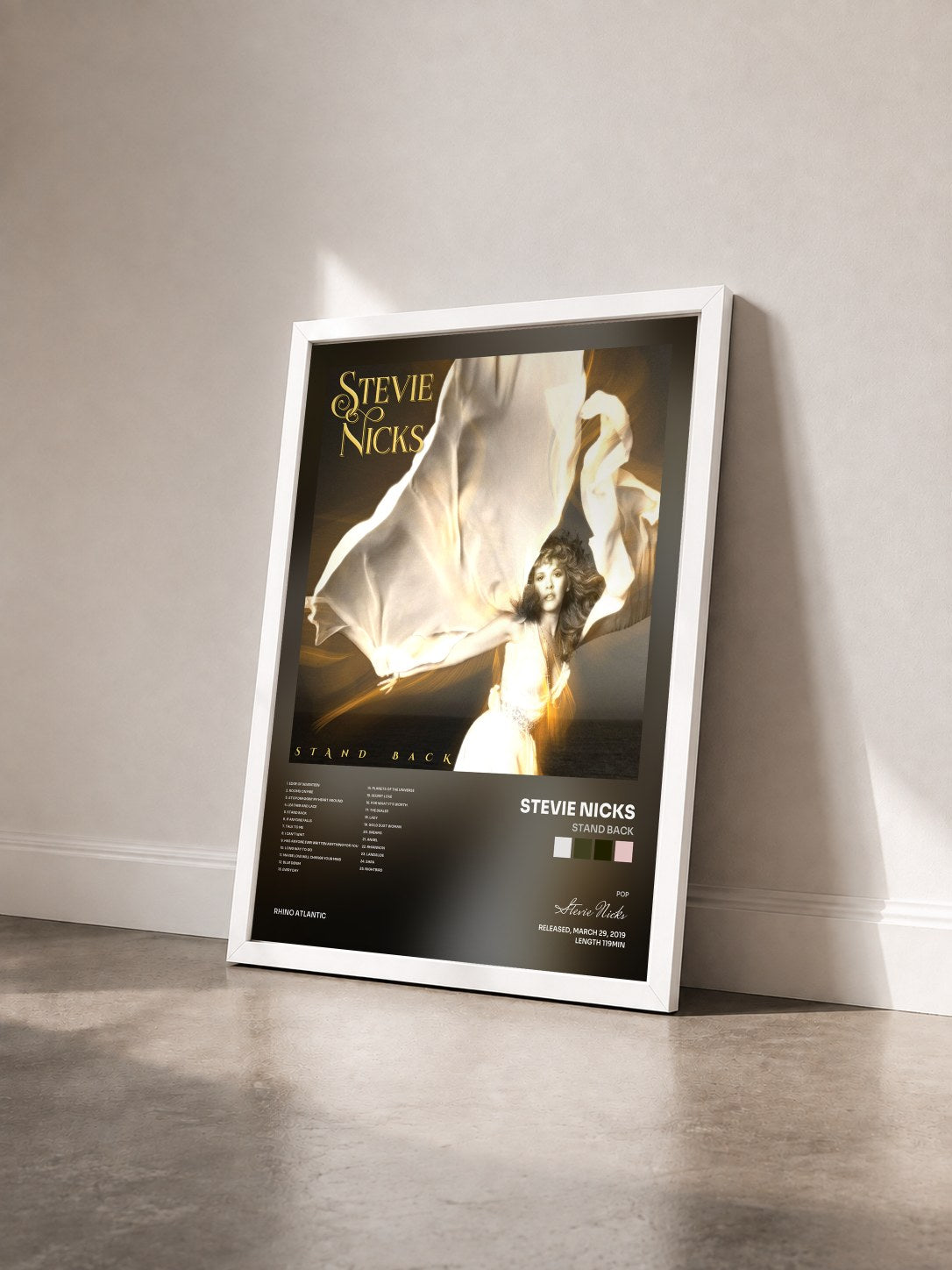 #blanc Tableau de l'album Stand Back de Stevie Nicks vu de trois quarts, cadre blanc