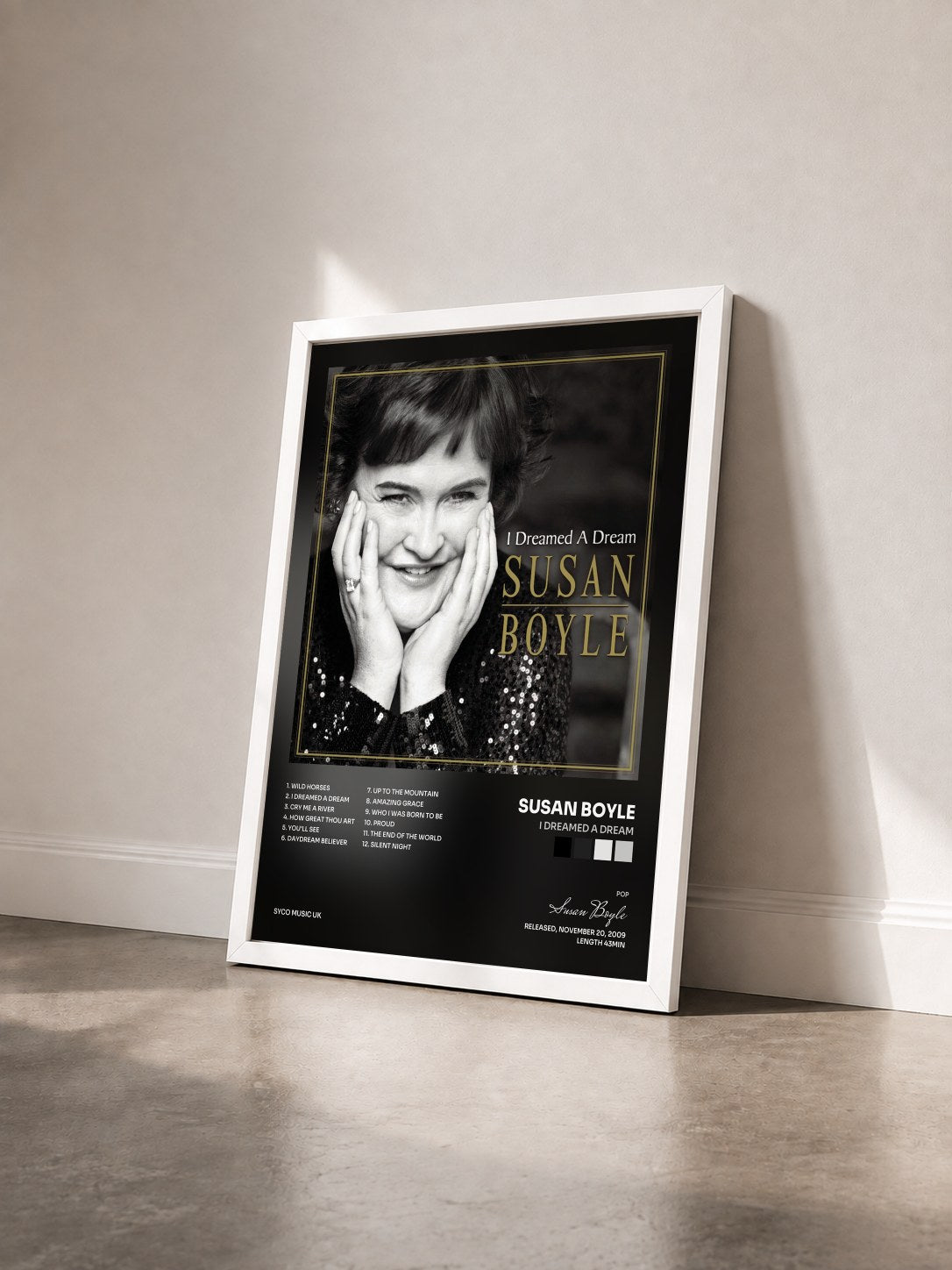 #blanc Tableau de l'album I Dreamed A Dream de Susan Boyle vu de trois quarts, cadre blanc