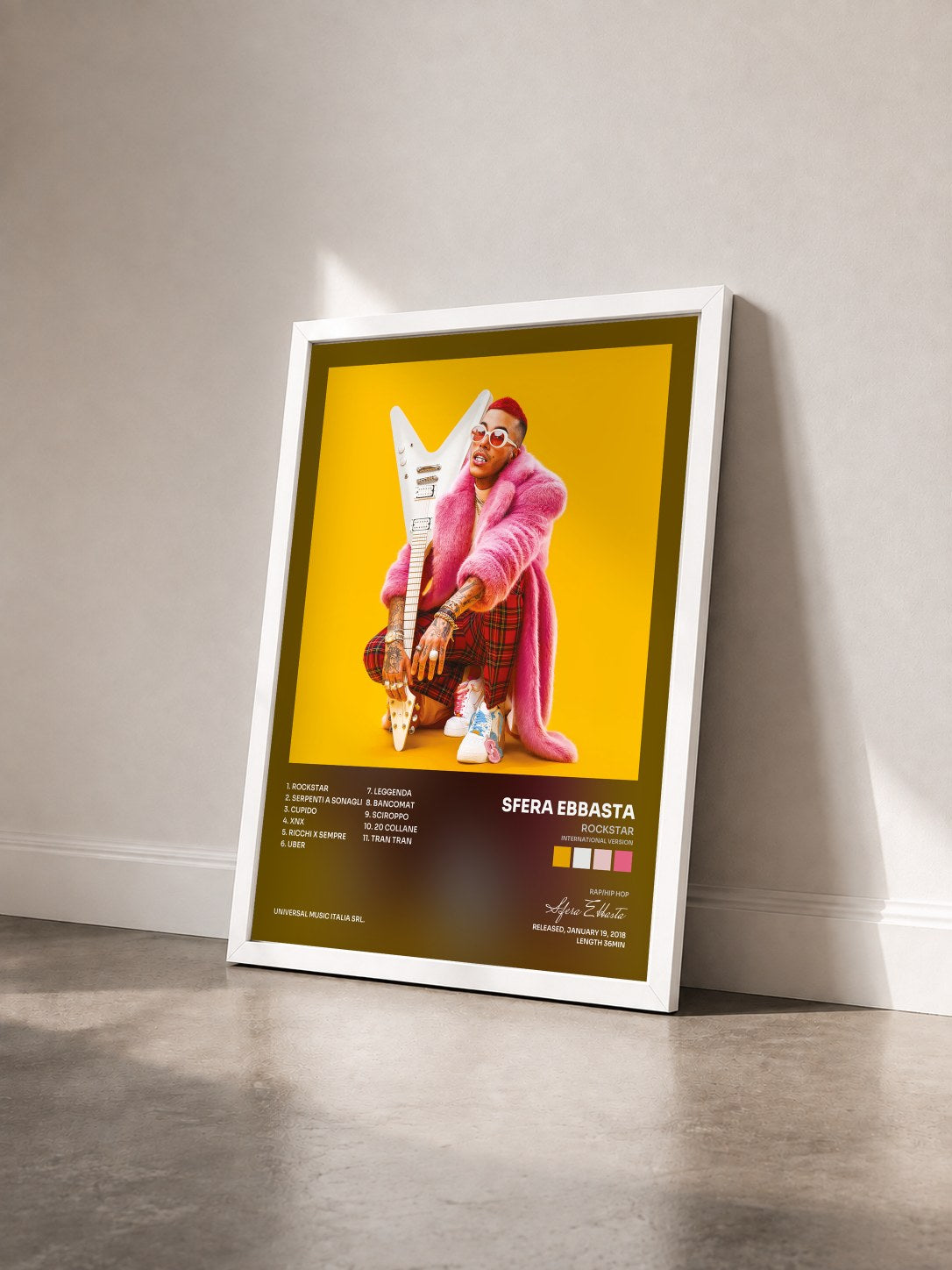 #blanc Tableau de l'album Rockstar (International Version) de Sfera Ebbasta vu de trois quarts, cadre blanc
