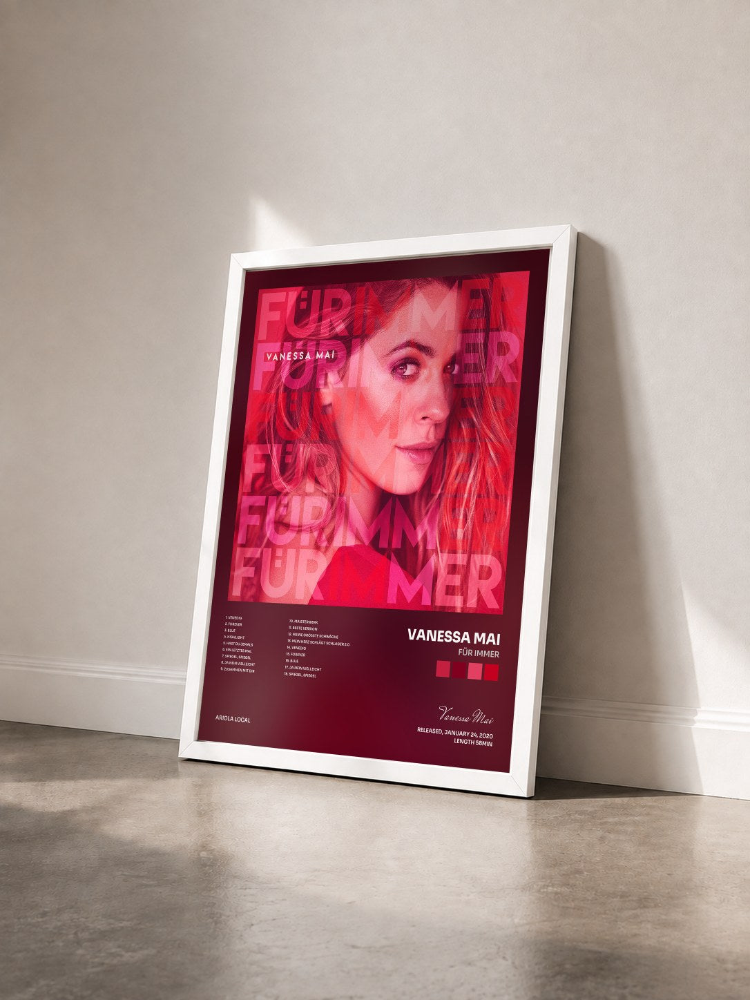 #blanc Tableau de l'album Für immer de Vanessa Mai vu de trois quarts, cadre blanc