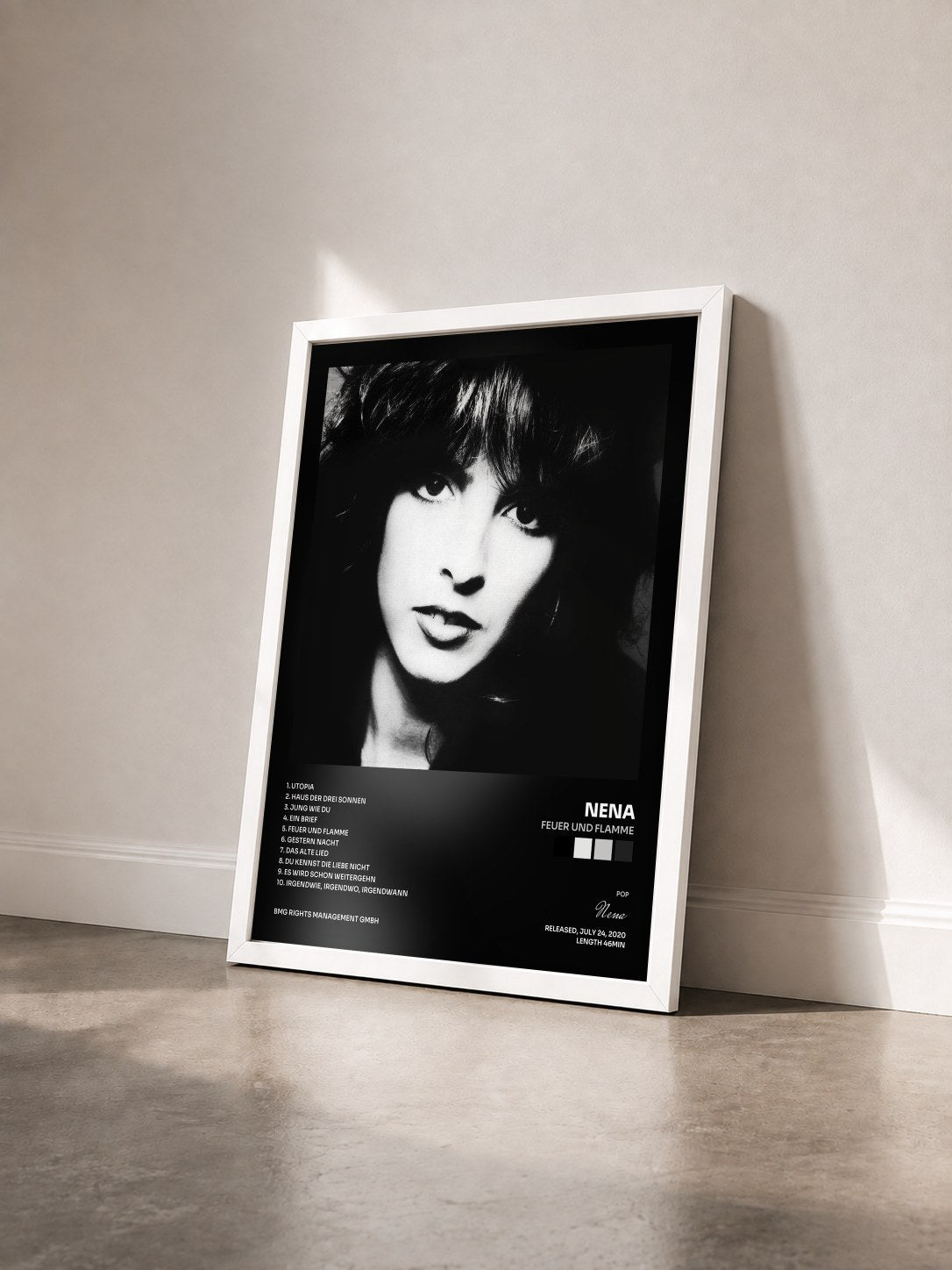 #blanc Tableau de l'album Feuer und Flamme de Nena vu de trois quarts, cadre blanc