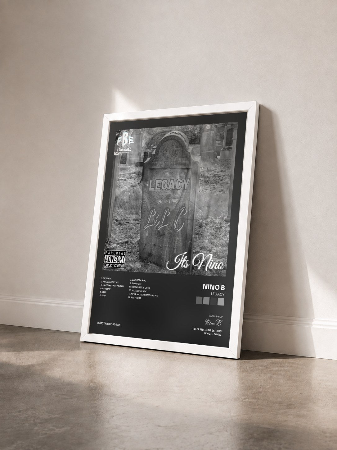 #blanc Tableau de l'album Legacy de Nino B vu de trois quarts, cadre blanc