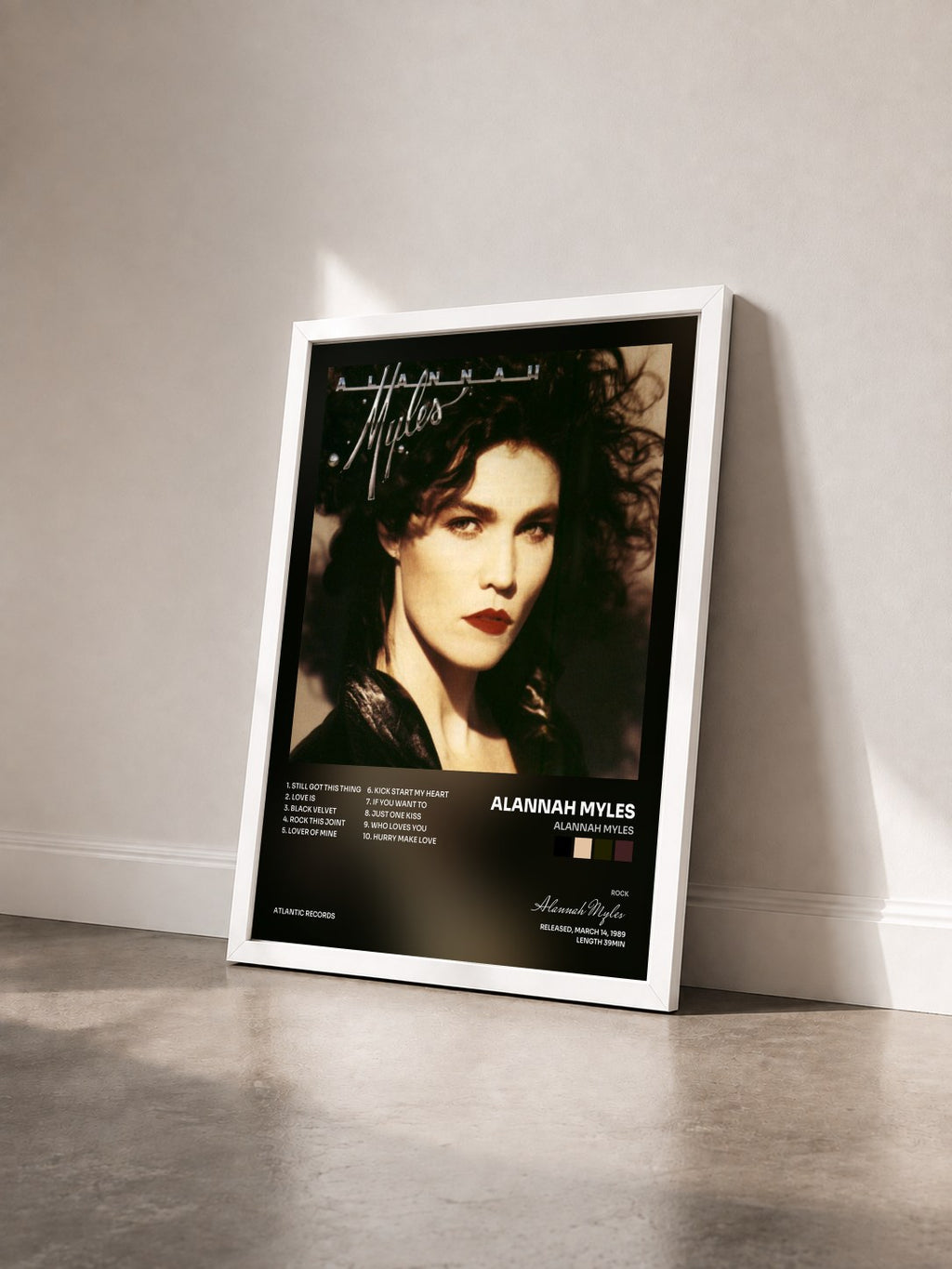 #blanc Tableau de l'album Alannah Myles de Alannah Myles vu de trois quarts, cadre blanc