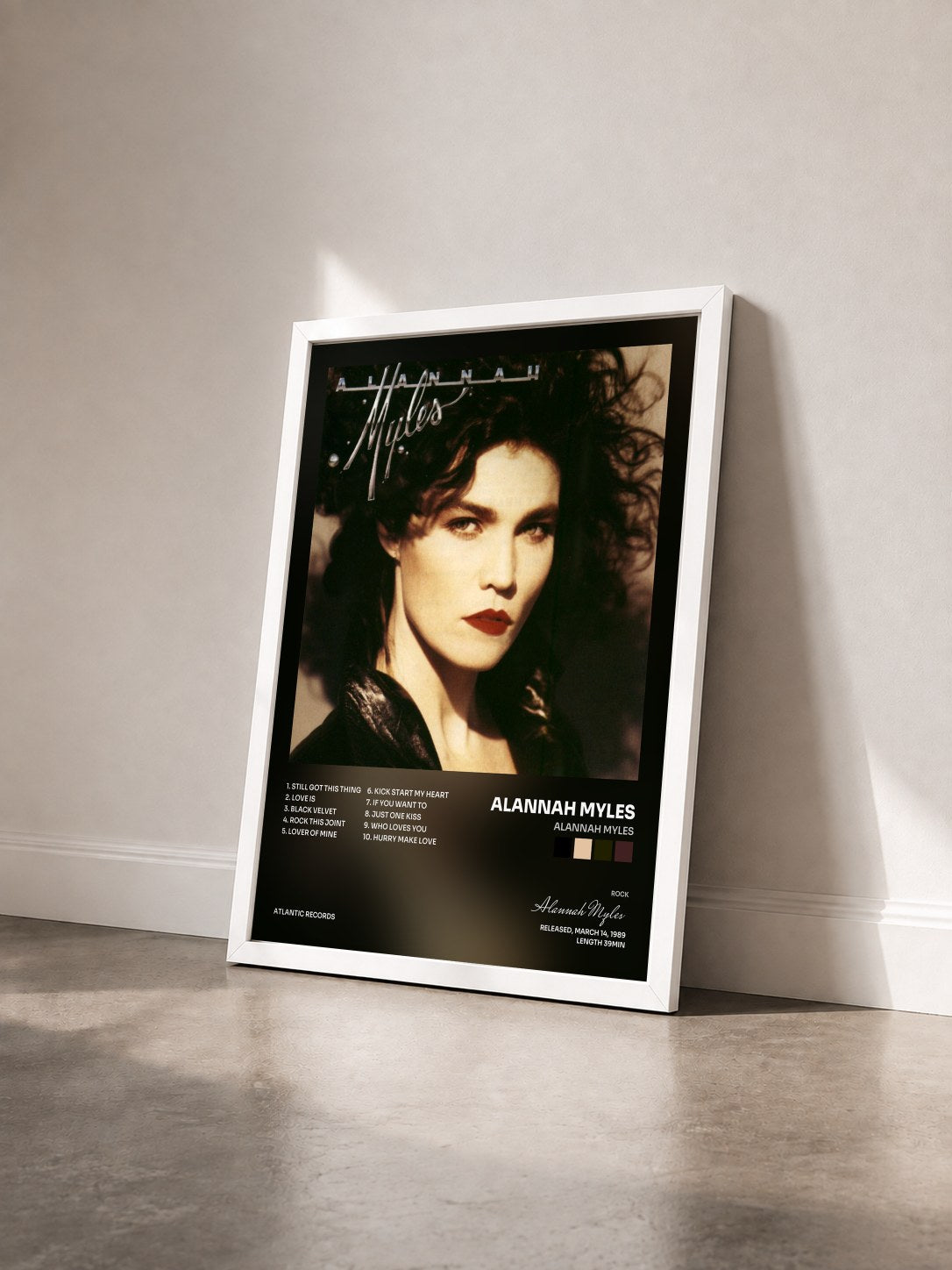 #blanc Tableau de l'album Alannah Myles de Alannah Myles vu de trois quarts, cadre blanc