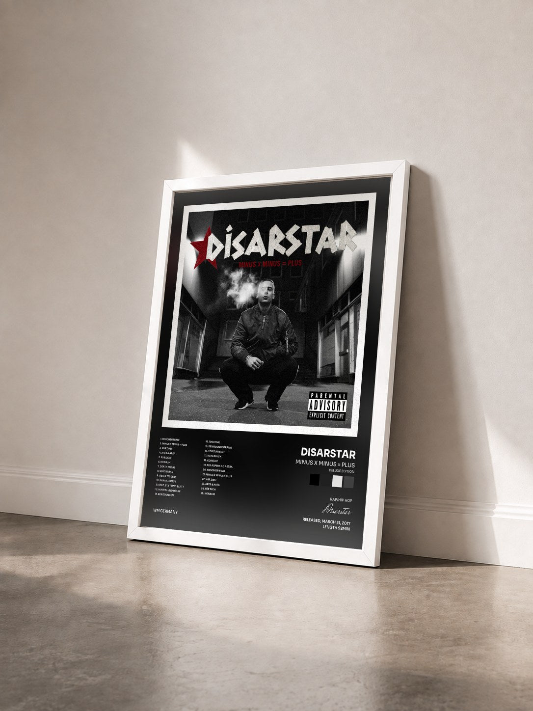 #blanc Tableau de l'album MINUS x MINUS = PLUS (Deluxe Edition) de Disarstar vu de trois quarts, cadre blanc