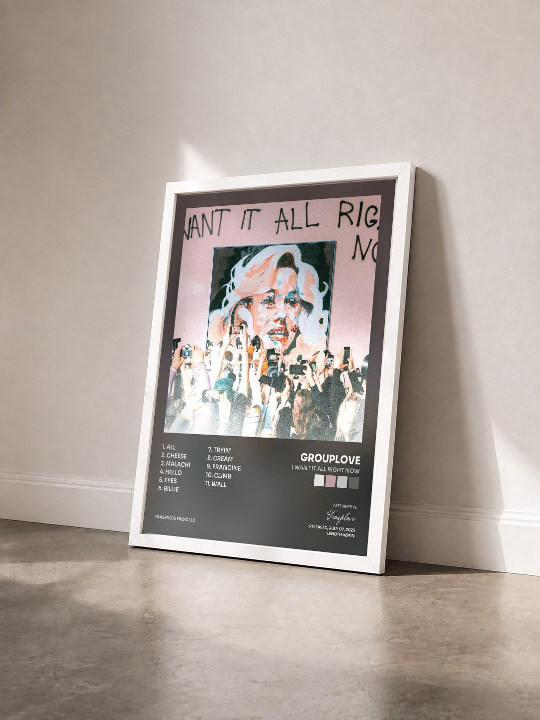 #blanc Tableau de l'album I Want It All Right Now de Grouplove vu de trois quarts, cadre blanc
