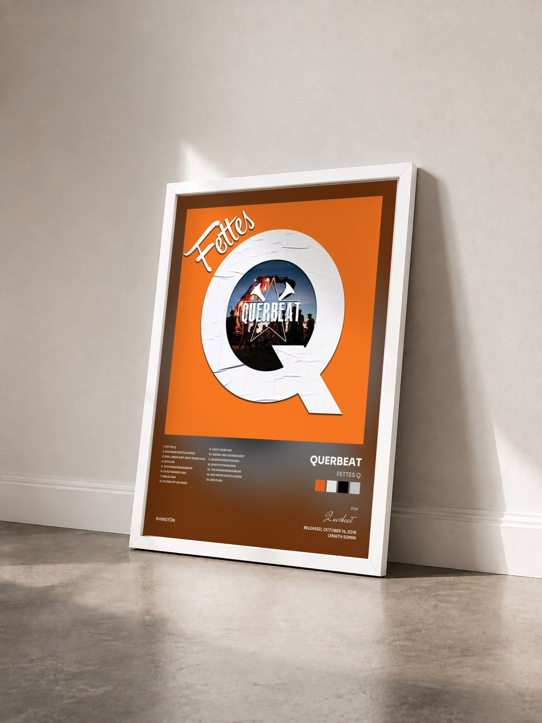 #blanc Tableau de l'album Fettes Q de Querbeat vu de trois quarts, cadre blanc