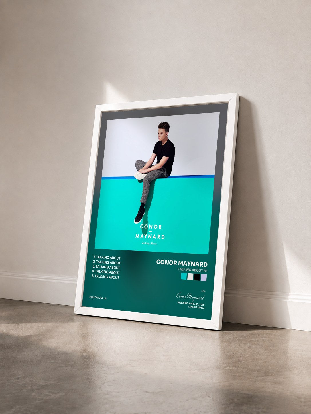 #blanc Tableau de l'album Talking About EP de Conor Maynard vu de trois quarts, cadre blanc