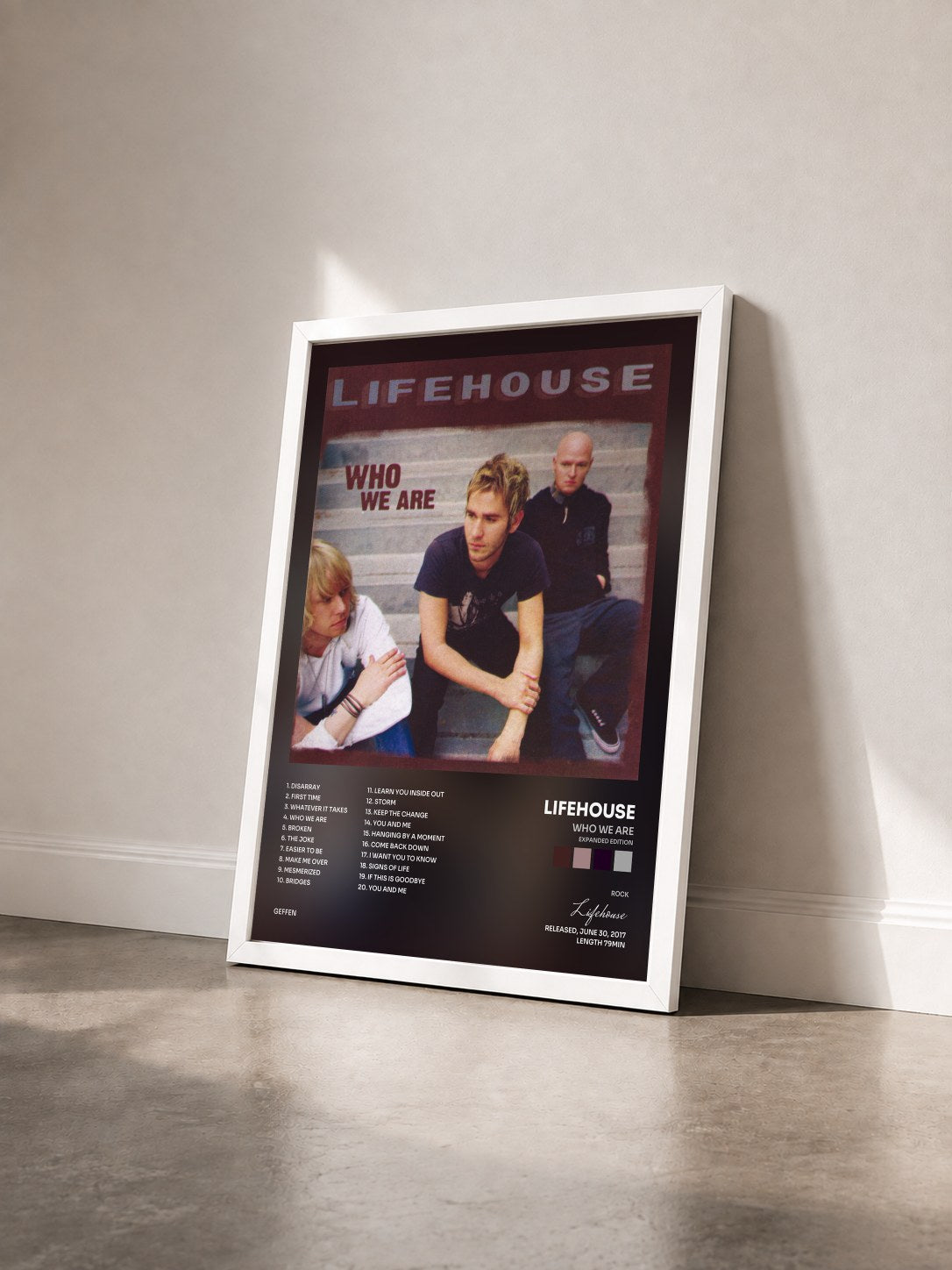 #blanc Tableau de l'album Who We Are (Expanded Edition) de Lifehouse vu de trois quarts, cadre blanc