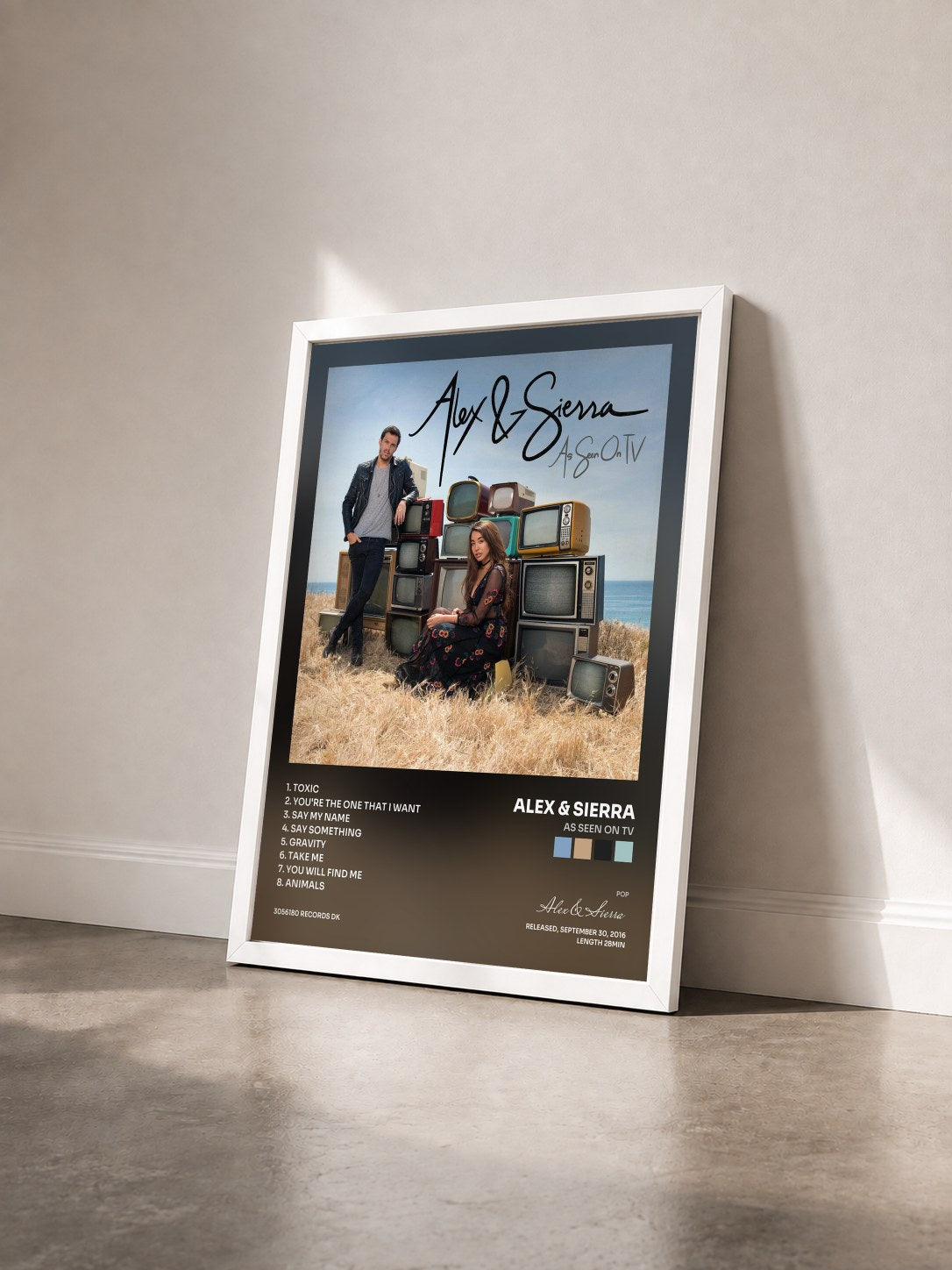 #blanc Tableau de l'album As Seen On TV de Alex & Sierra vu de trois quarts, cadre blanc