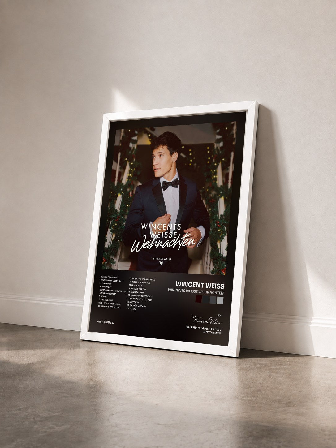 #blanc Tableau de l'album Wincents Weisse Weihnachten de Wincent Weiss vu de trois quarts, cadre blanc