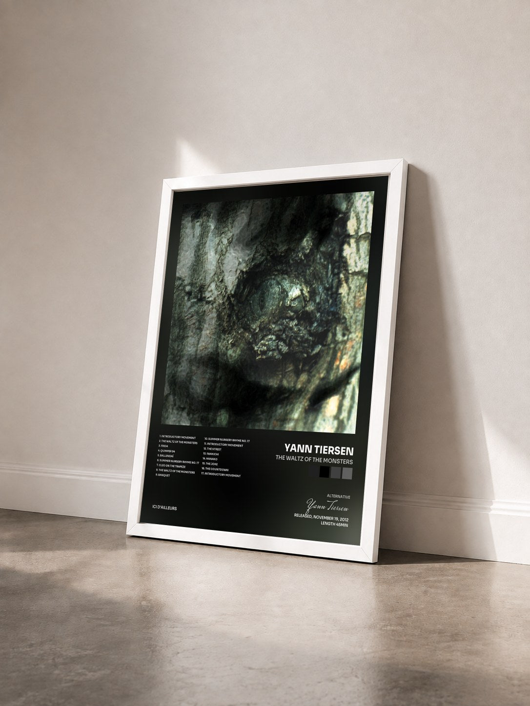#blanc Tableau de l'album The Waltz of the Monsters de Yann Tiersen vu de trois quarts, cadre blanc