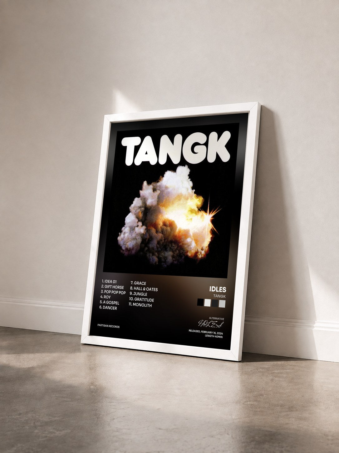 #blanc Tableau de l'album TANGK de IDLES vu de trois quarts, cadre blanc