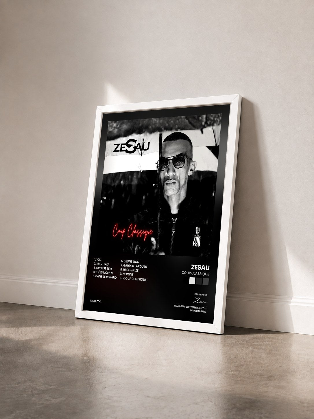#blanc Tableau de l'album Coup classique de Zesau vu de trois quarts, cadre blanc