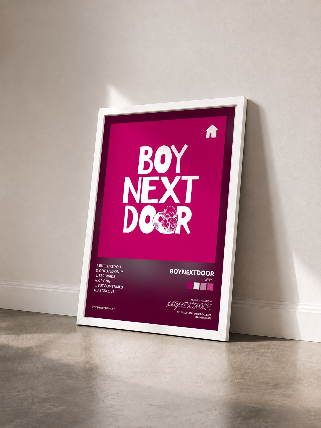 #blanc Tableau de l'album WHY.. de BOYNEXTDOOR vu de trois quarts, cadre blanc