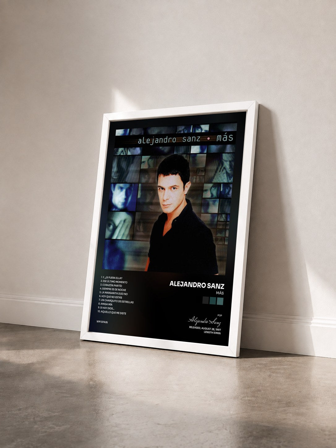#blanc Tableau de l'album Más de Alejandro Sanz vu de trois quarts, cadre blanc