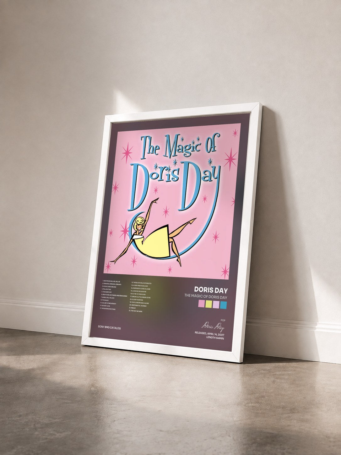 #blanc Tableau de l'album The Magic Of Doris Day de Doris Day vu de trois quarts, cadre blanc