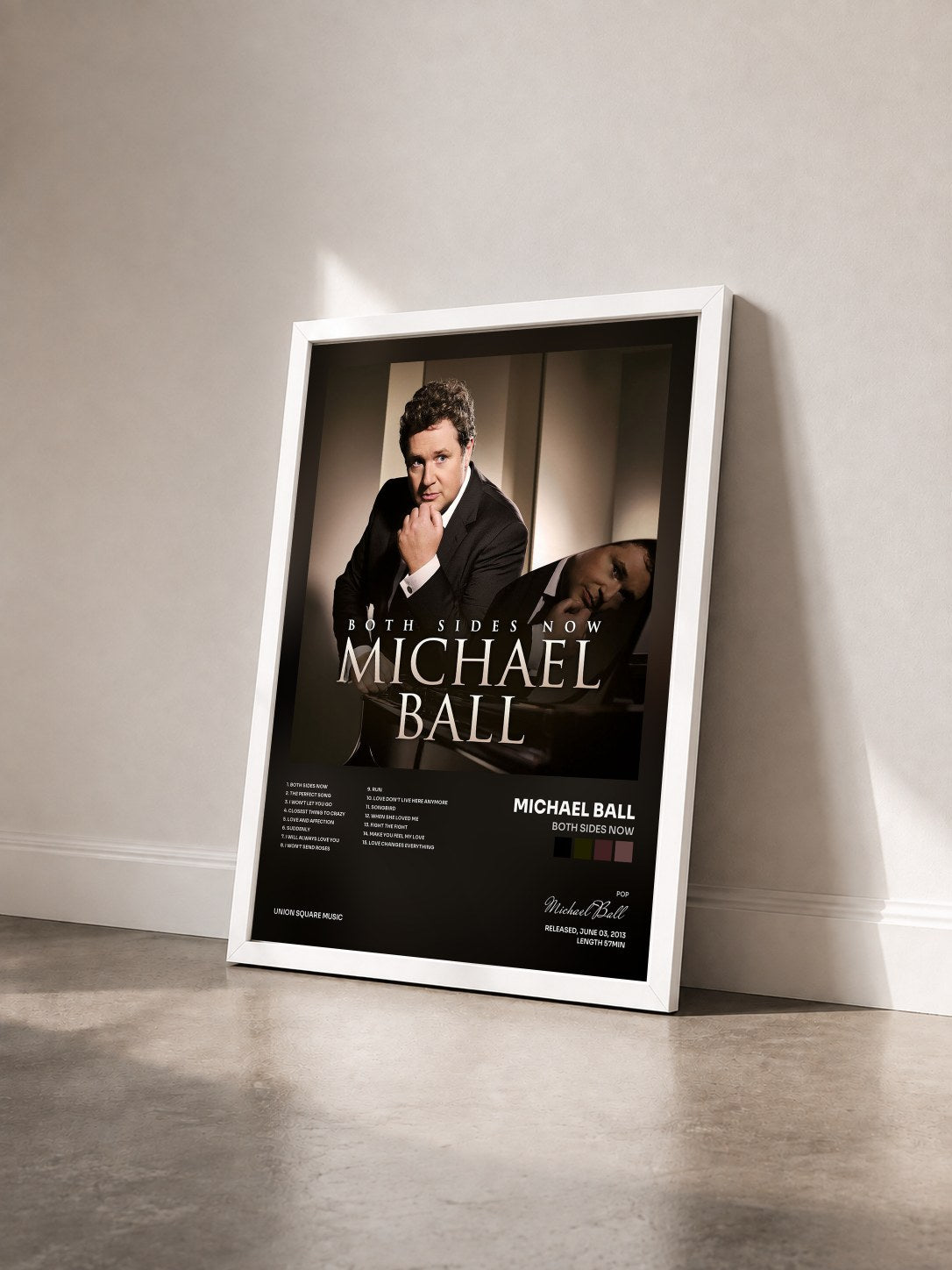 #blanc Tableau de l'album Both Sides Now de Michael Ball vu de trois quarts, cadre blanc