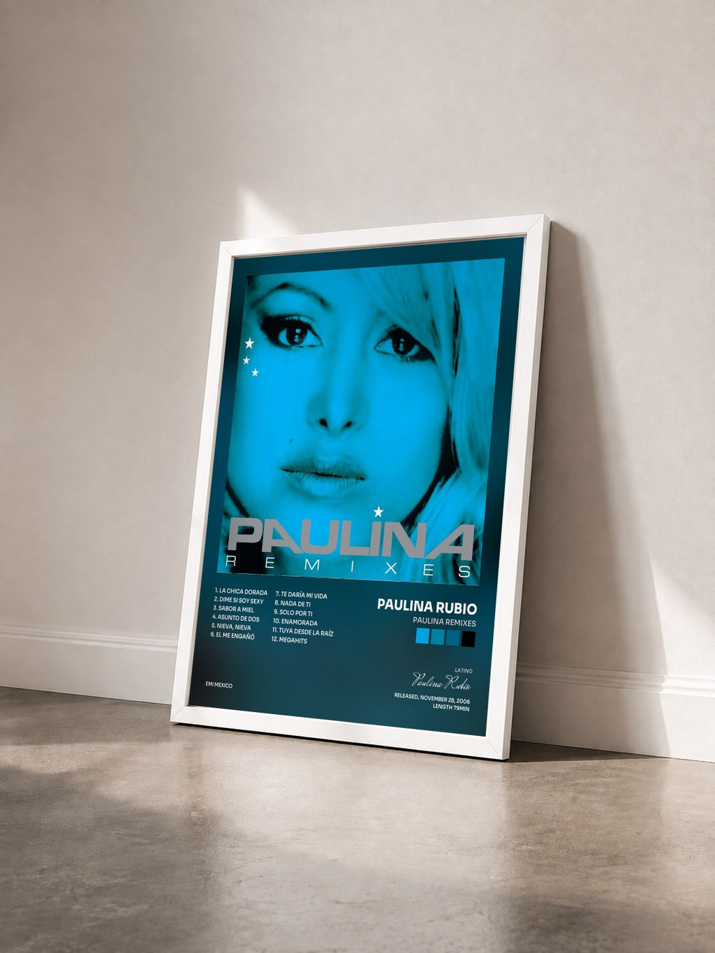 #blanc Tableau de l'album Paulina Remixes de Paulina Rubio vu de trois quarts, cadre blanc