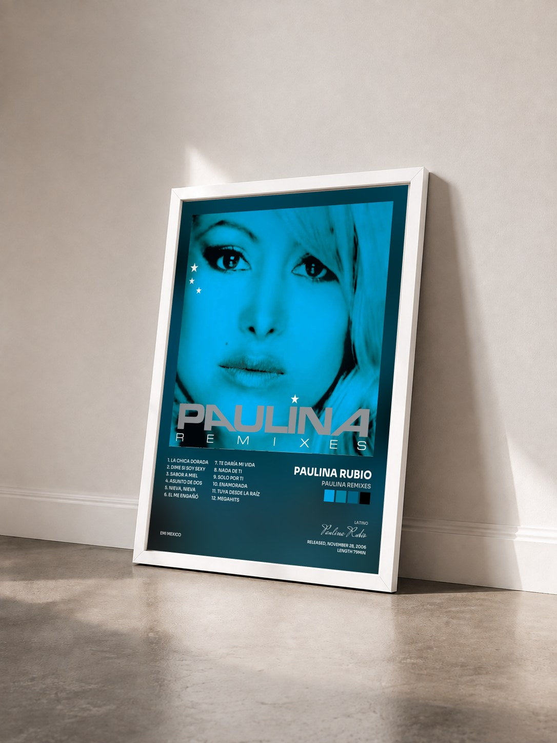 #blanc Tableau de l'album Paulina Remixes de Paulina Rubio vu de trois quarts, cadre blanc