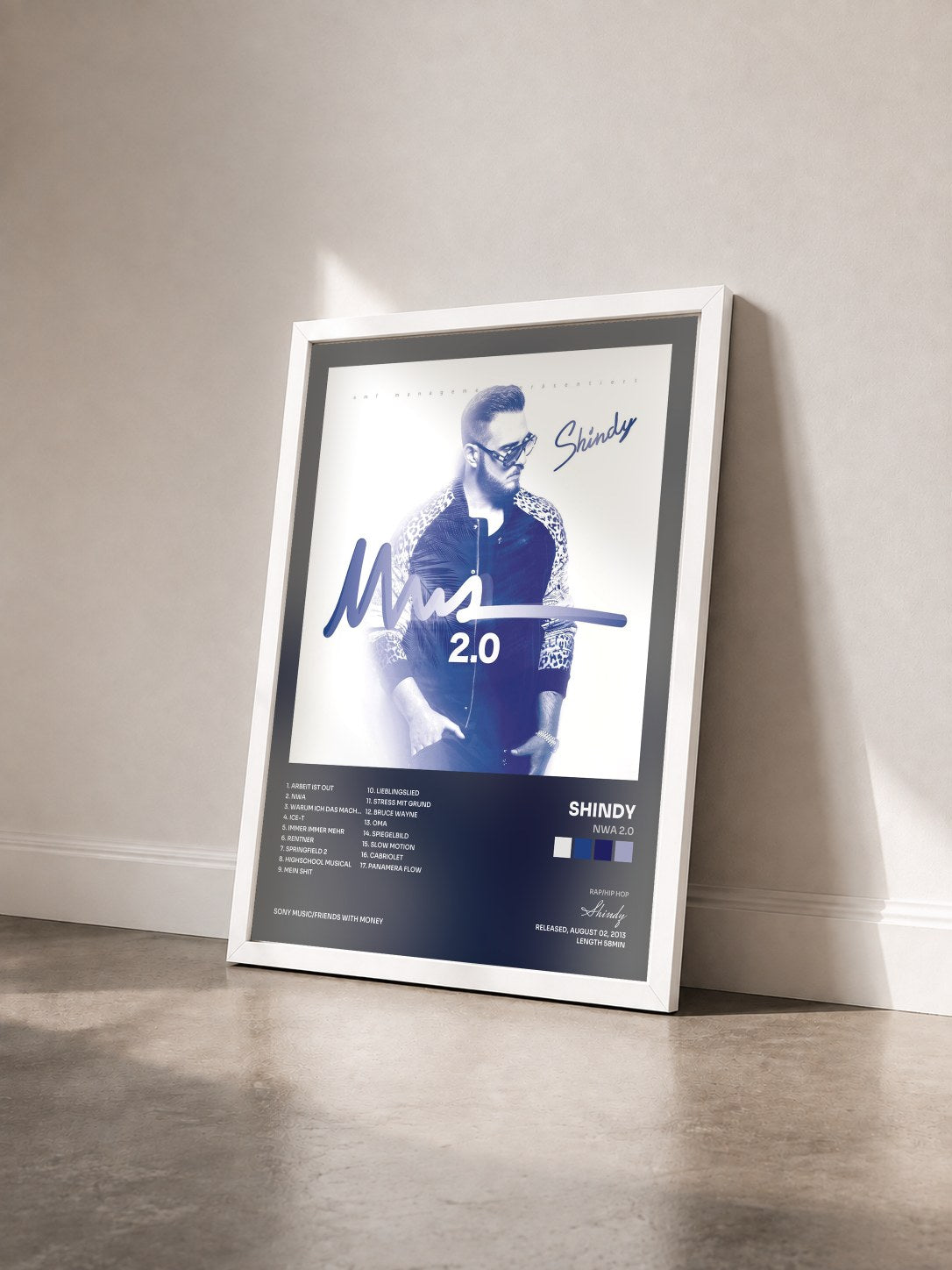 #blanc Tableau de l'album NWA 2.0 de Shindy vu de trois quarts, cadre blanc