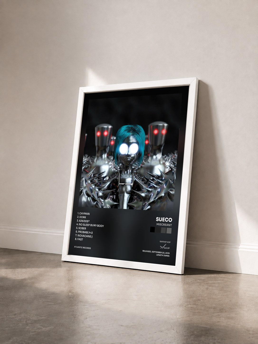 #blanc Tableau de l'album MISCREANT de Sueco vu de trois quarts, cadre blanc