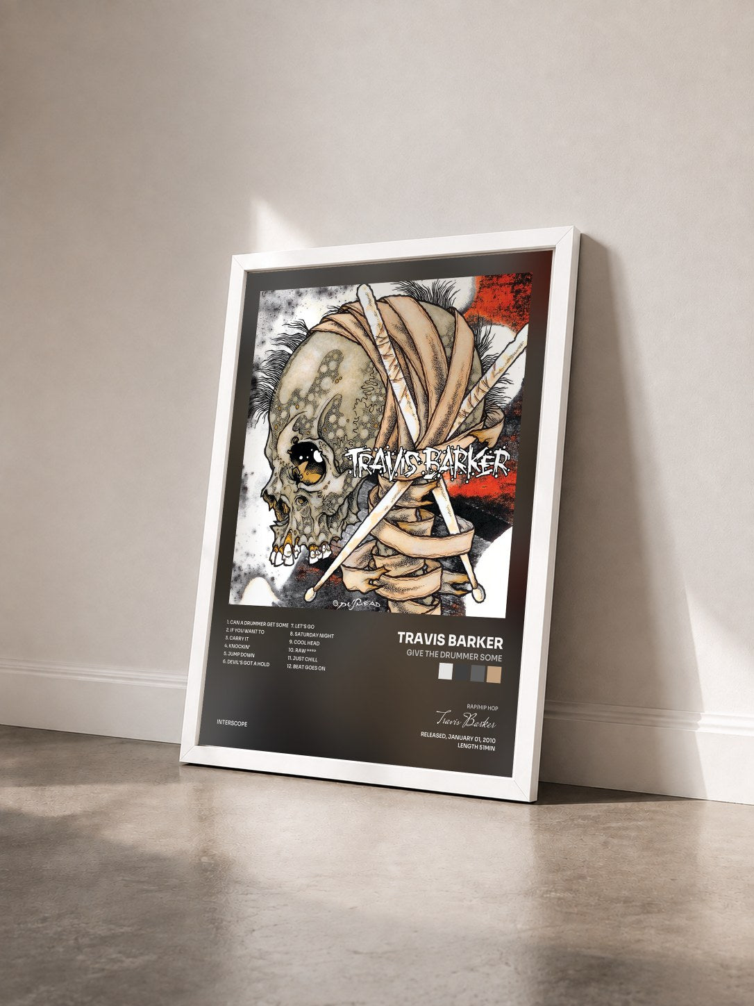 #blanc Tableau de l'album Give The Drummer Some de Travis Barker vu de trois quarts, cadre blanc