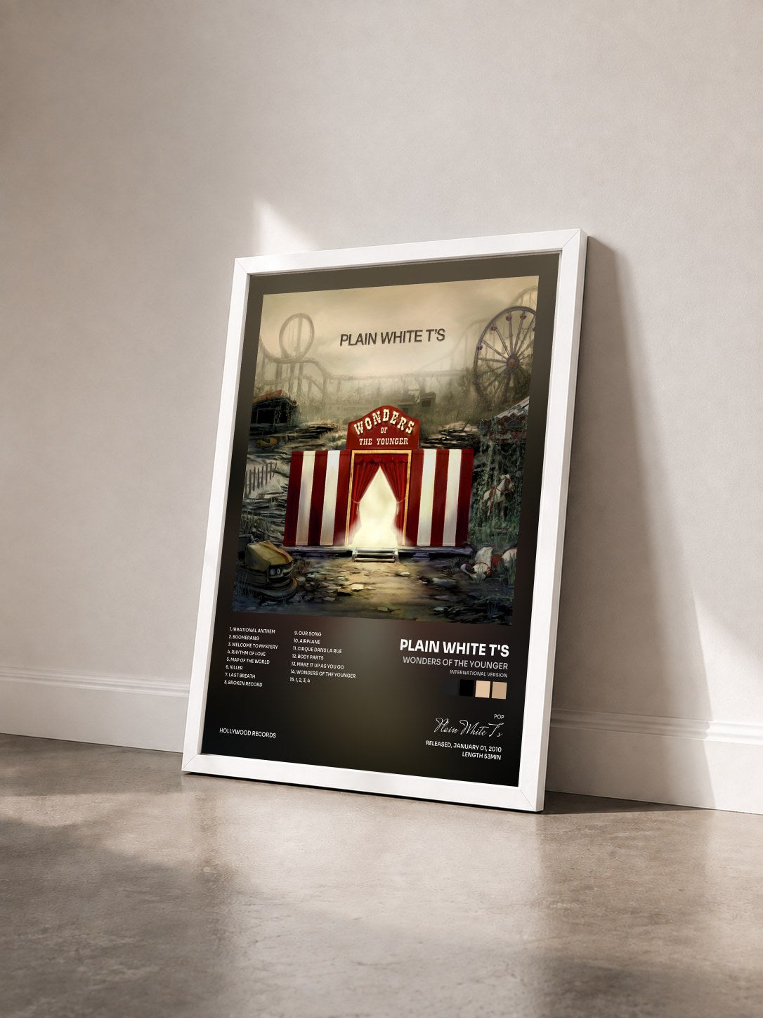 #blanc Tableau de l'album Wonders Of The Younger (International Version) de Plain White T's vu de trois quarts, cadre blanc