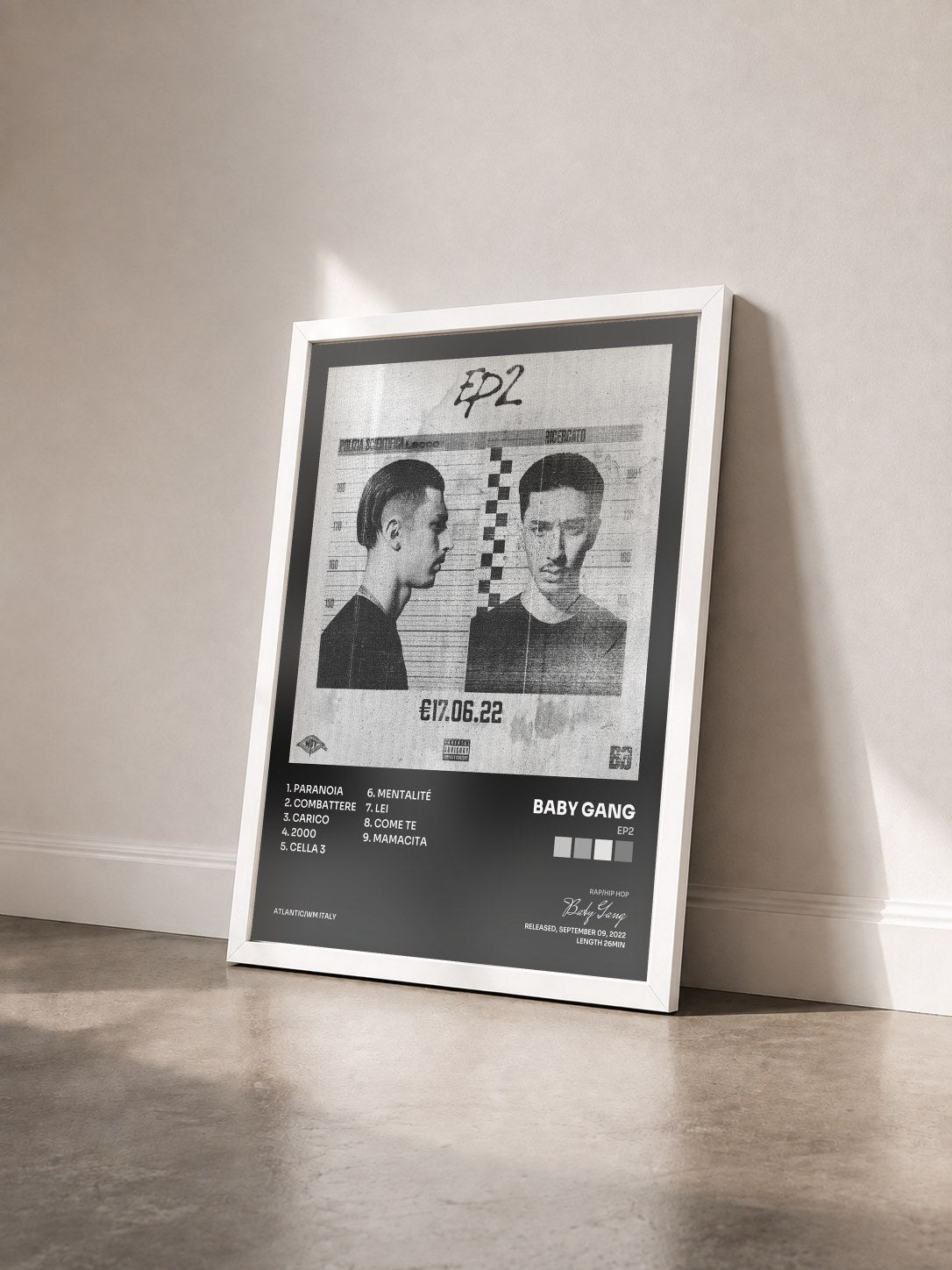 #blanc Tableau de l'album EP2 de Baby Gang vu de trois quarts, cadre blanc
