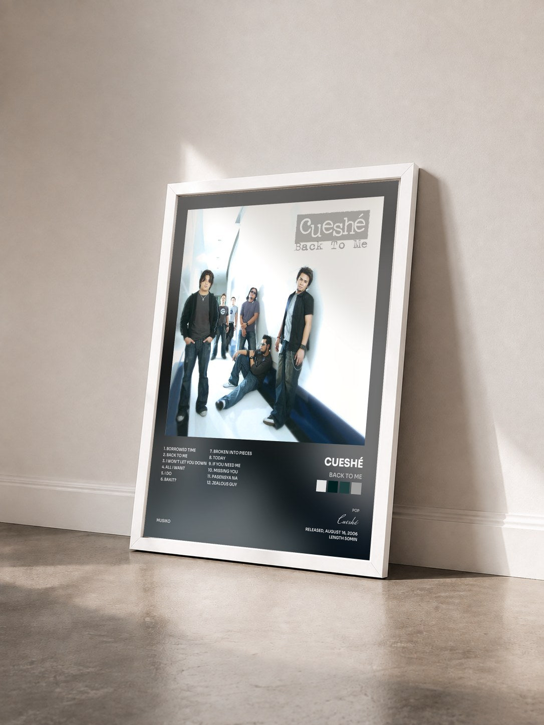 #blanc Tableau de l'album Back To Me de Cueshé vu de trois quarts, cadre blanc