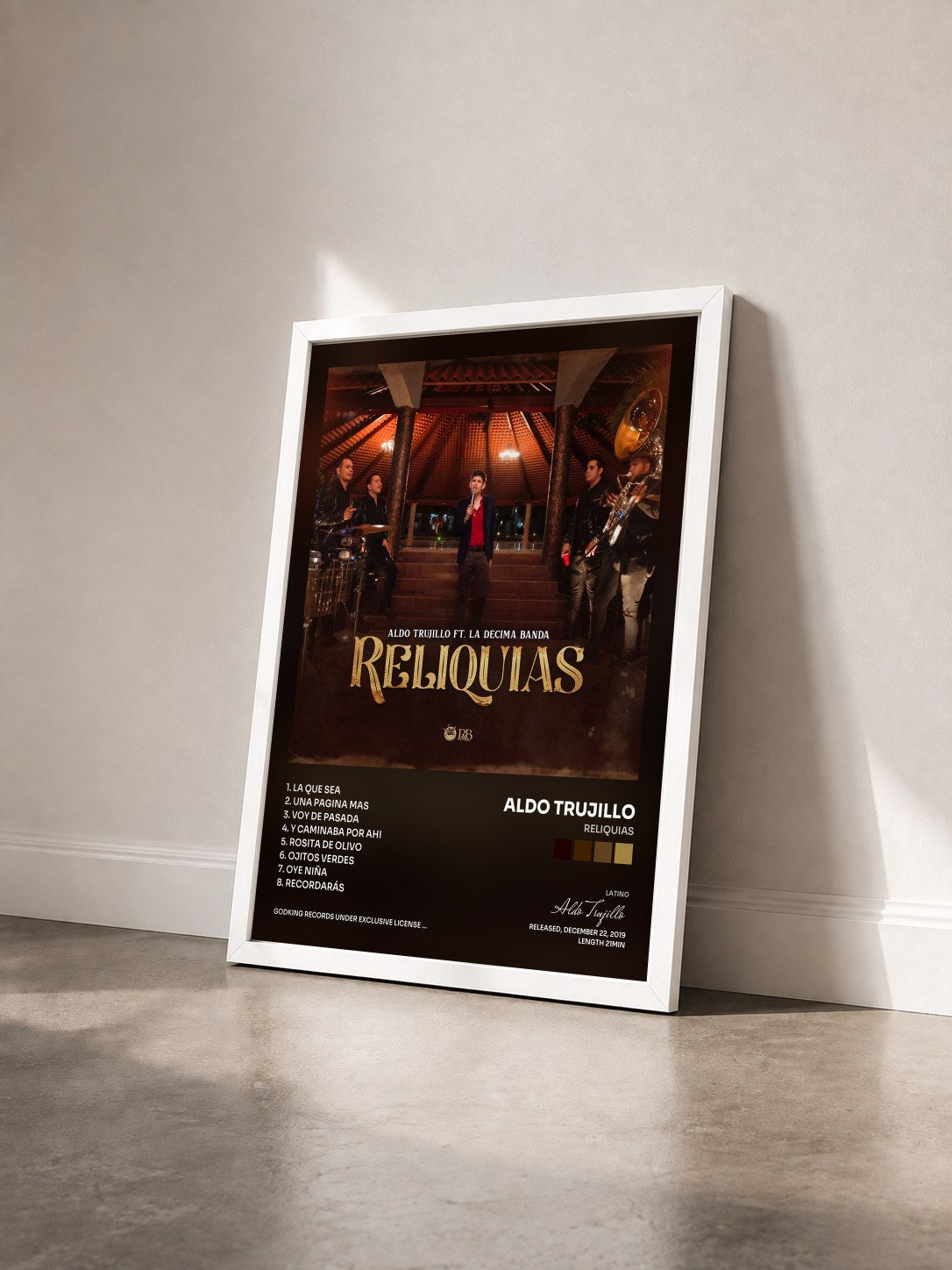#blanc Tableau de l'album Reliquias de Aldo Trujillo vu de trois quarts, cadre blanc