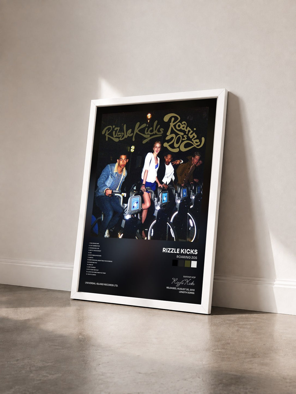 #blanc Tableau de l'album Roaring 20s de Rizzle Kicks vu de trois quarts, cadre blanc