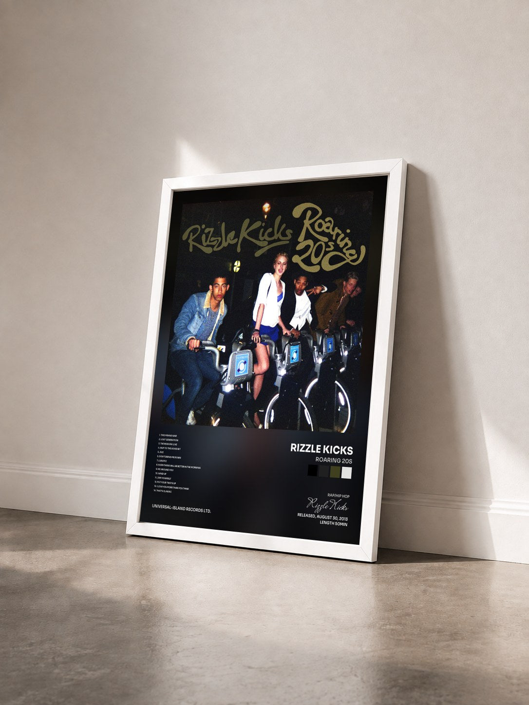 #blanc Tableau de l'album Roaring 20s de Rizzle Kicks vu de trois quarts, cadre blanc