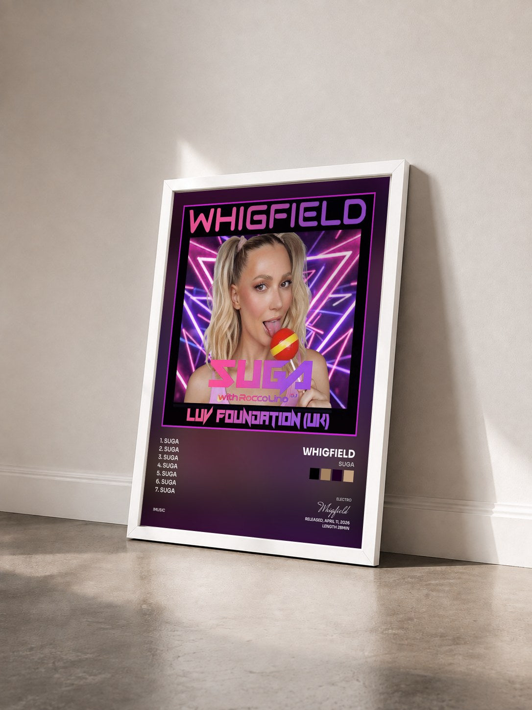 #blanc Tableau de l'album Suga de Whigfield vu de trois quarts, cadre blanc