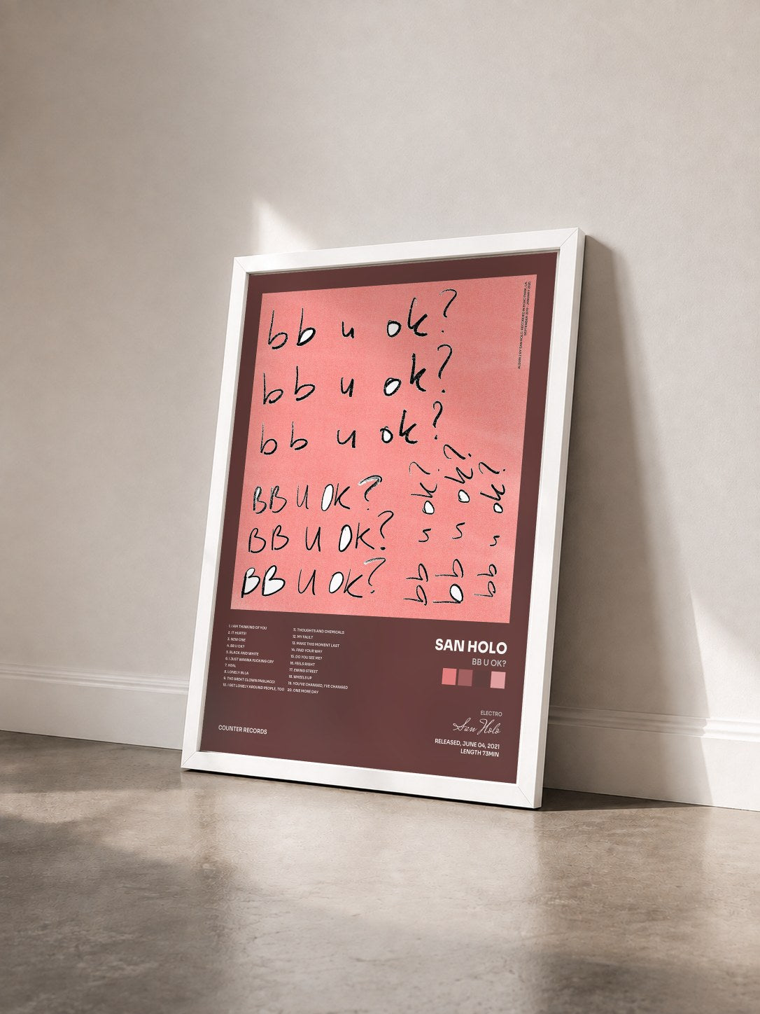 #blanc Tableau de l'album bb u ok? de San Holo vu de trois quarts, cadre blanc