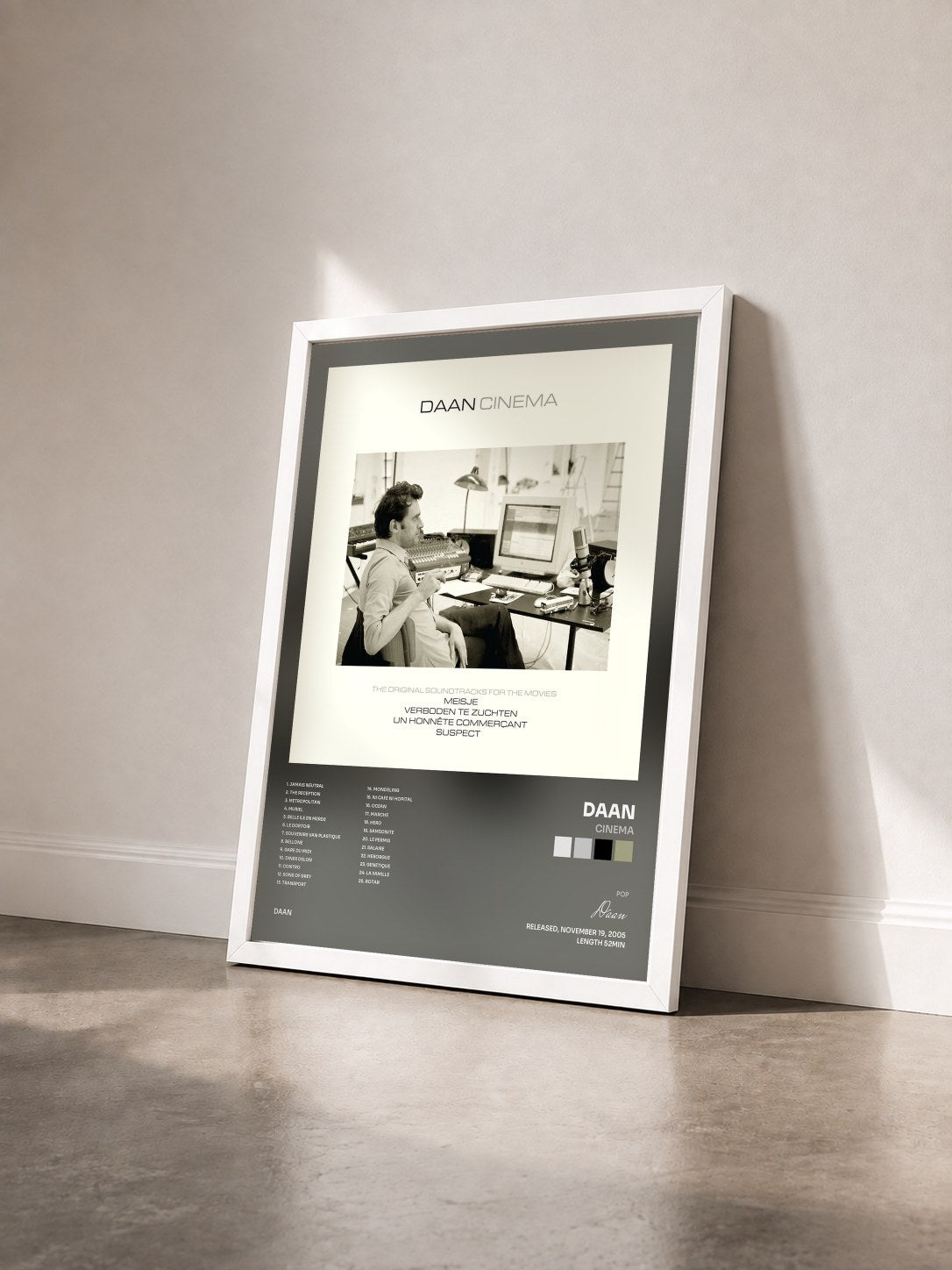 #blanc Tableau de l'album Cinema de Daan vu de trois quarts, cadre blanc