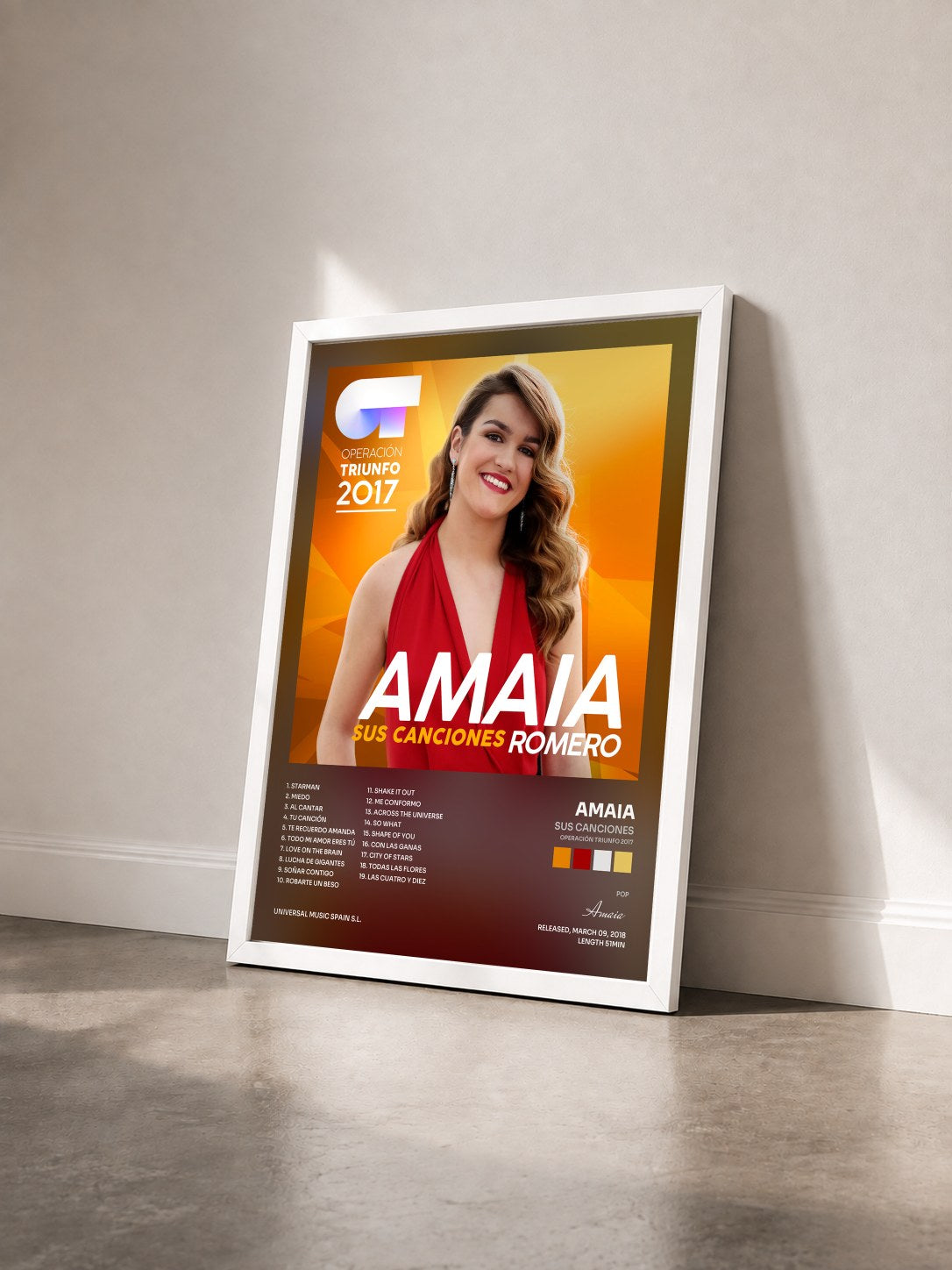 #blanc Tableau de l'album Sus Canciones (Operación Triunfo 2017) de Amaia vu de trois quarts, cadre blanc