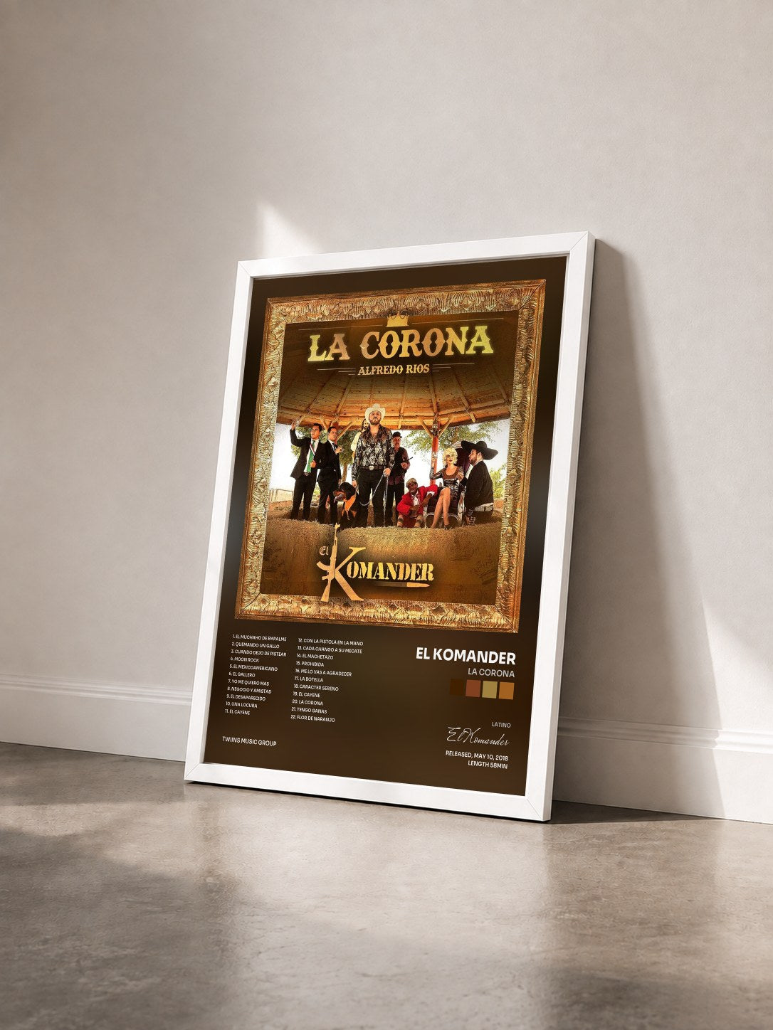 #blanc Tableau de l'album La Corona de El Komander vu de trois quarts, cadre blanc