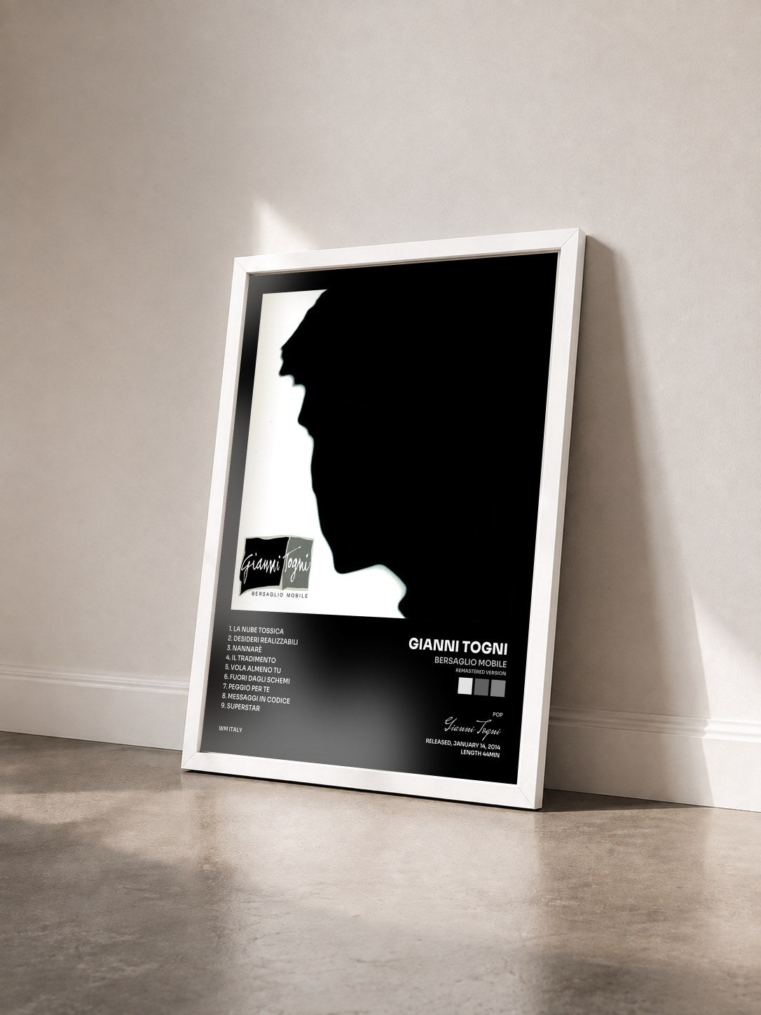 #blanc Tableau de l'album Bersaglio mobile (Remastered Version) de Gianni Togni vu de trois quarts, cadre blanc