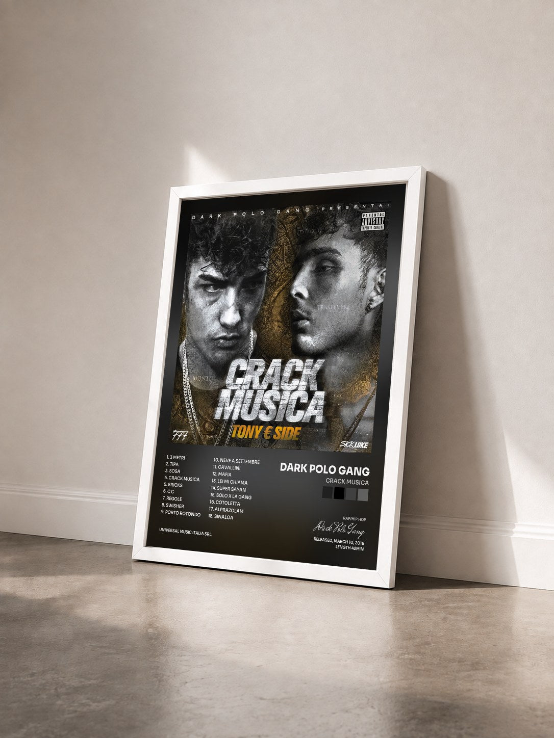 #blanc Tableau de l'album Crack Musica de Dark Polo Gang vu de trois quarts, cadre blanc